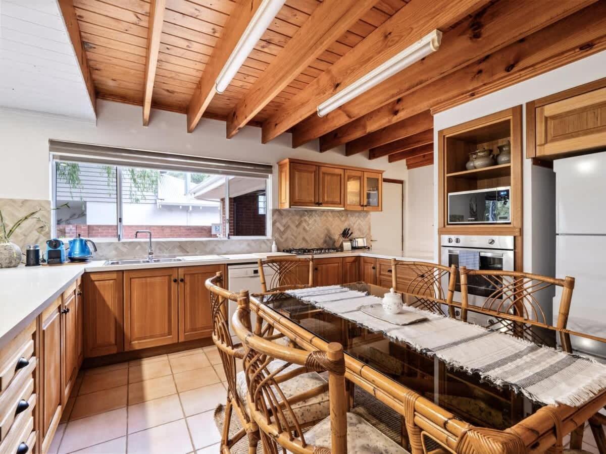 Beachfront Bliss, waterfront Geographe bay