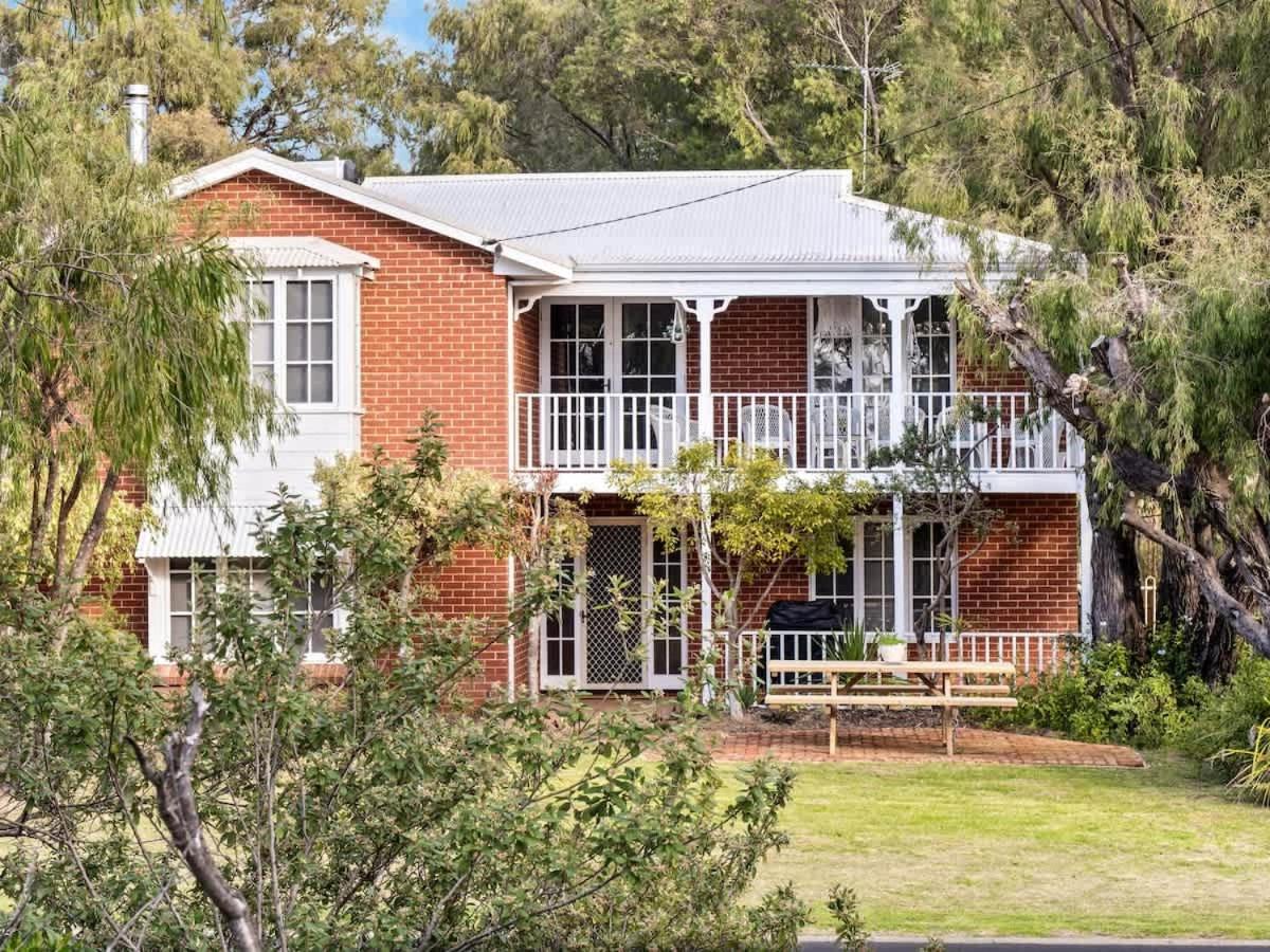 Beachfront Bliss, waterfront Geographe bay