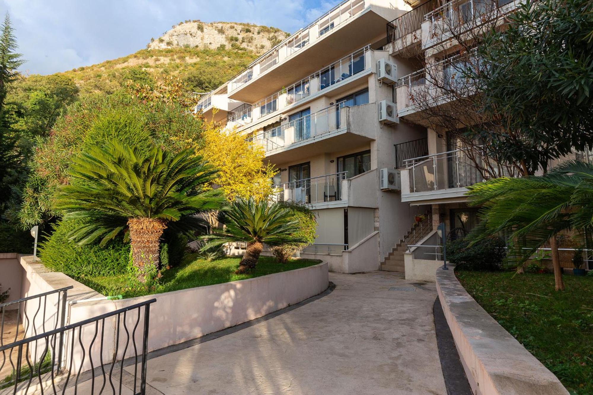 Luxe Azure Residence