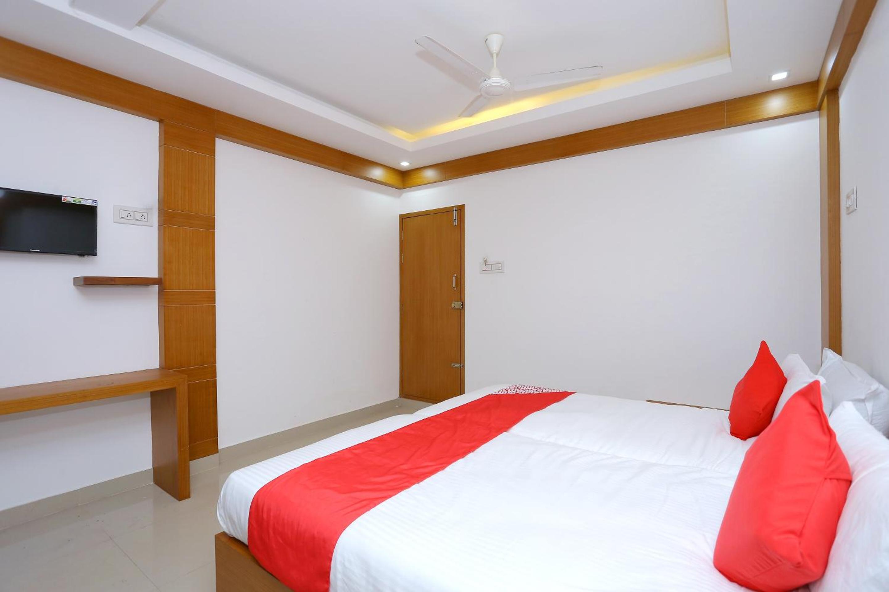 Hotel O Vadanappally Thrissur
