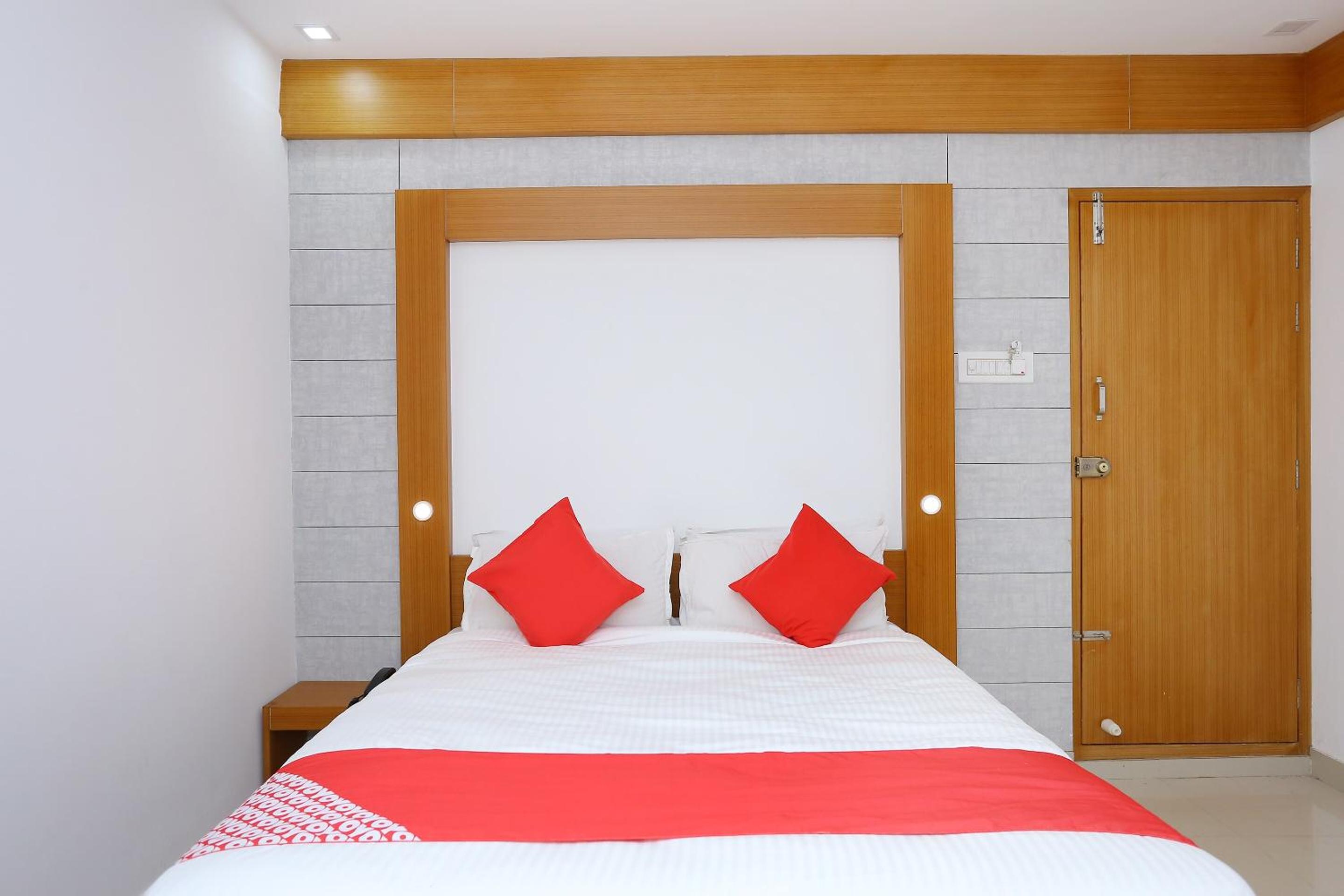 Hotel O Vadanappally Thrissur