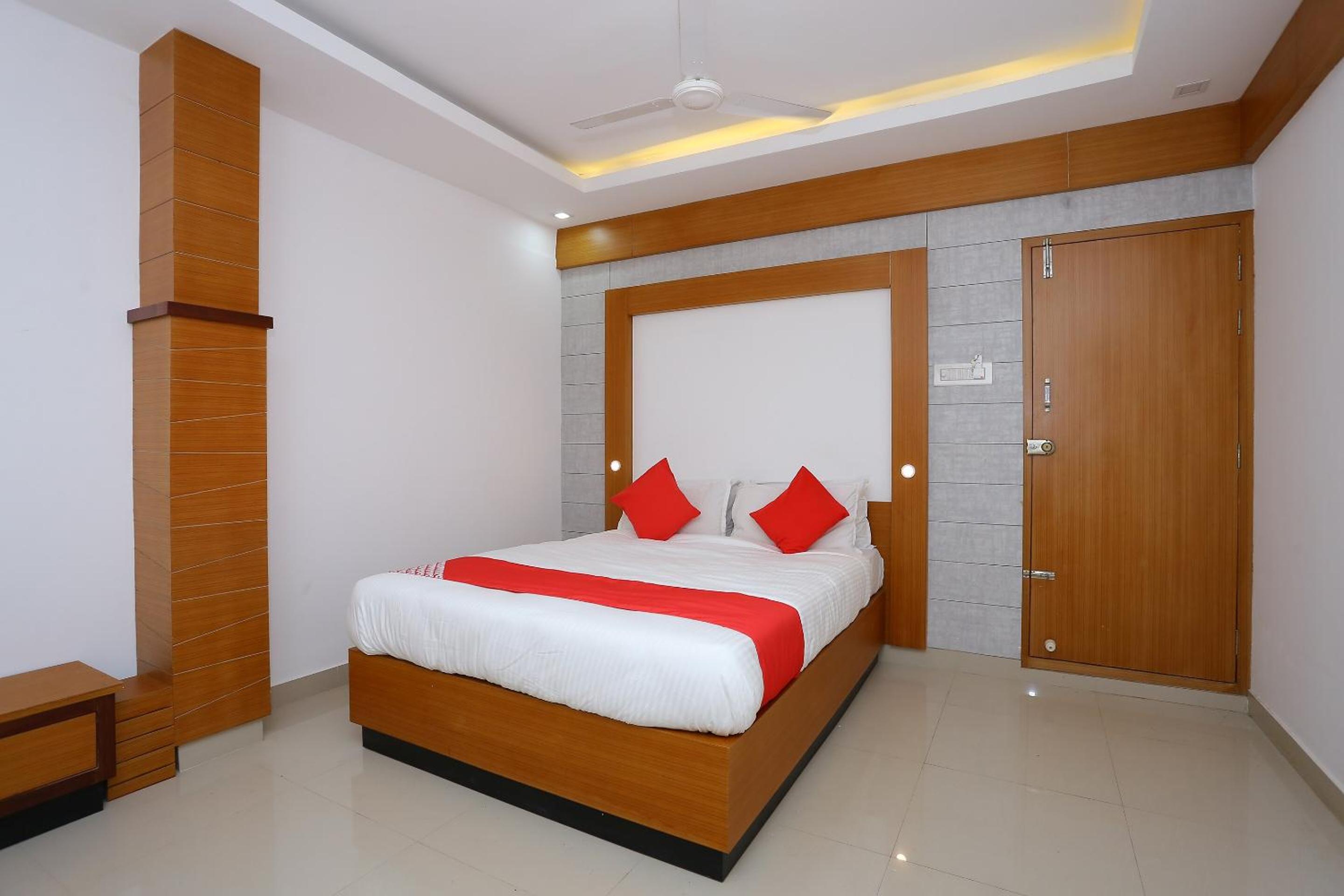 Hotel O Vadanappally Thrissur