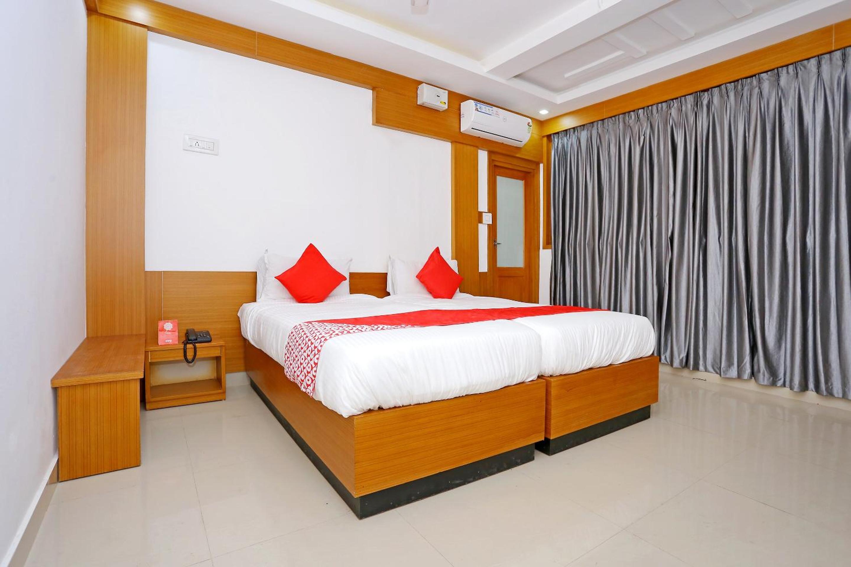 Hotel O Vadanappally Thrissur