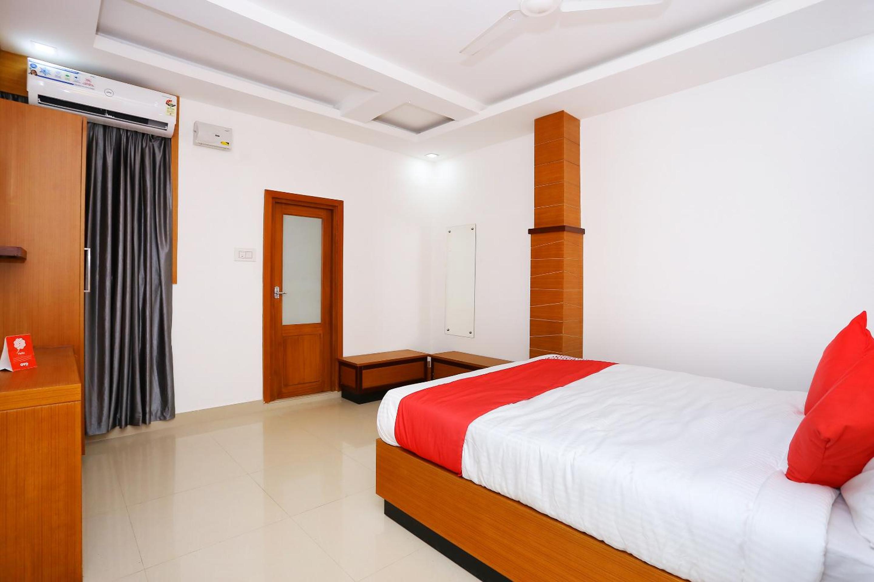 Hotel O Vadanappally Thrissur