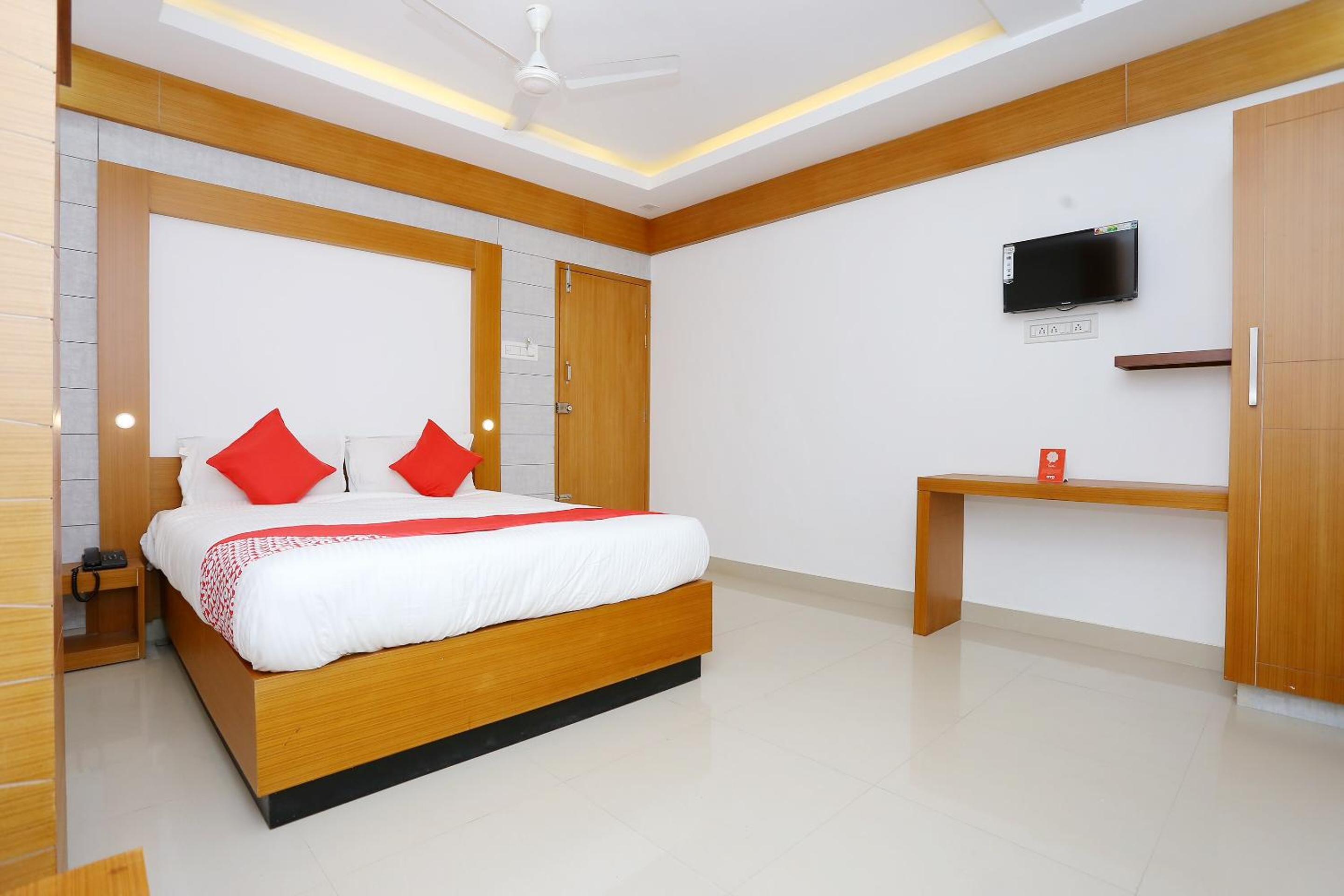 Hotel O Vadanappally Thrissur