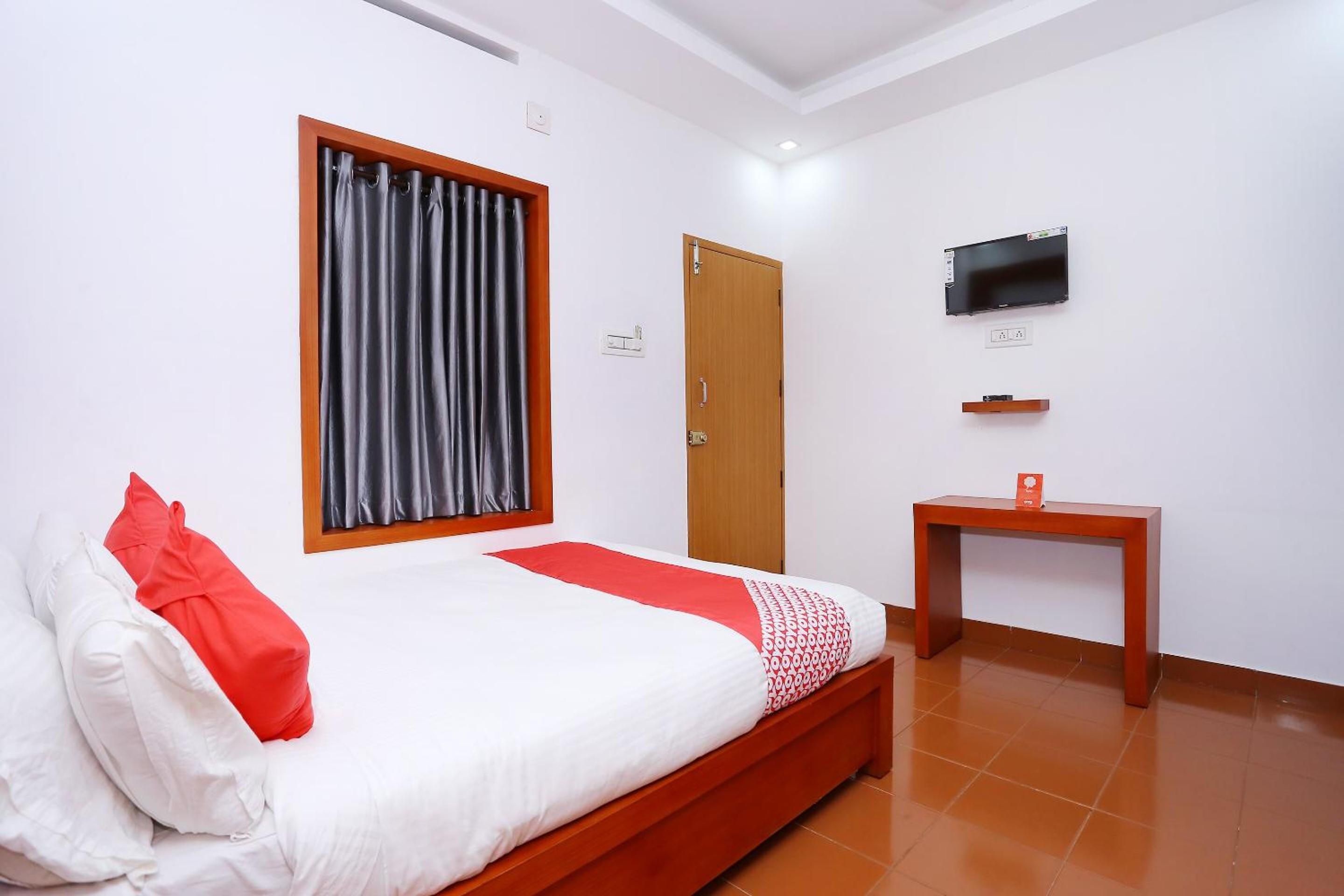 Hotel O Vadanappally Thrissur