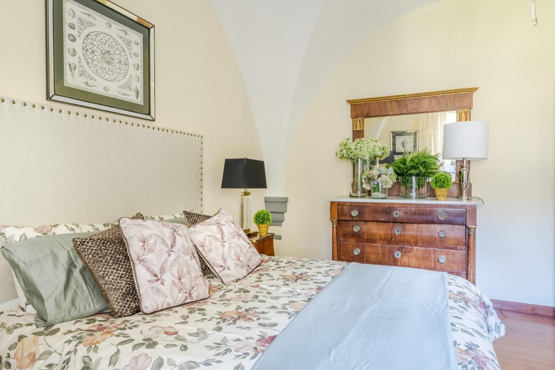 The Arnolfini Portrait Apartment view 4