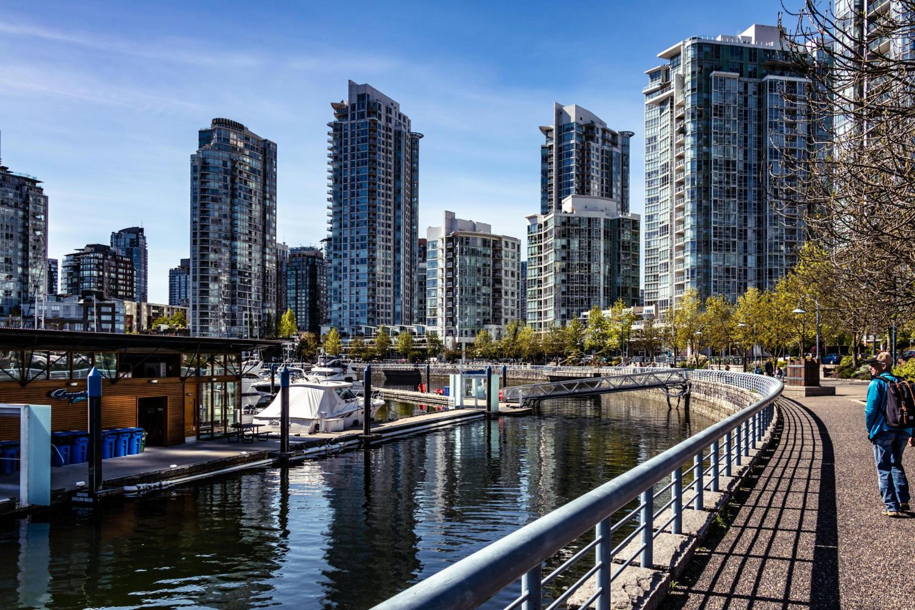 City Retreat With Views in the Heart of Downtown