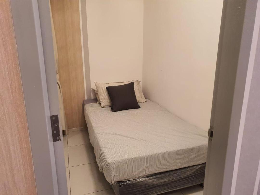 Cozy 2 bedrooms 4 pax Menjalara Near Desa Park City