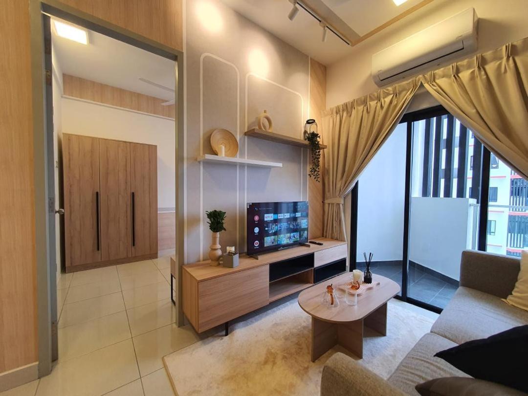 Cozy 2 bedrooms 4 pax Menjalara Near Desa Park City