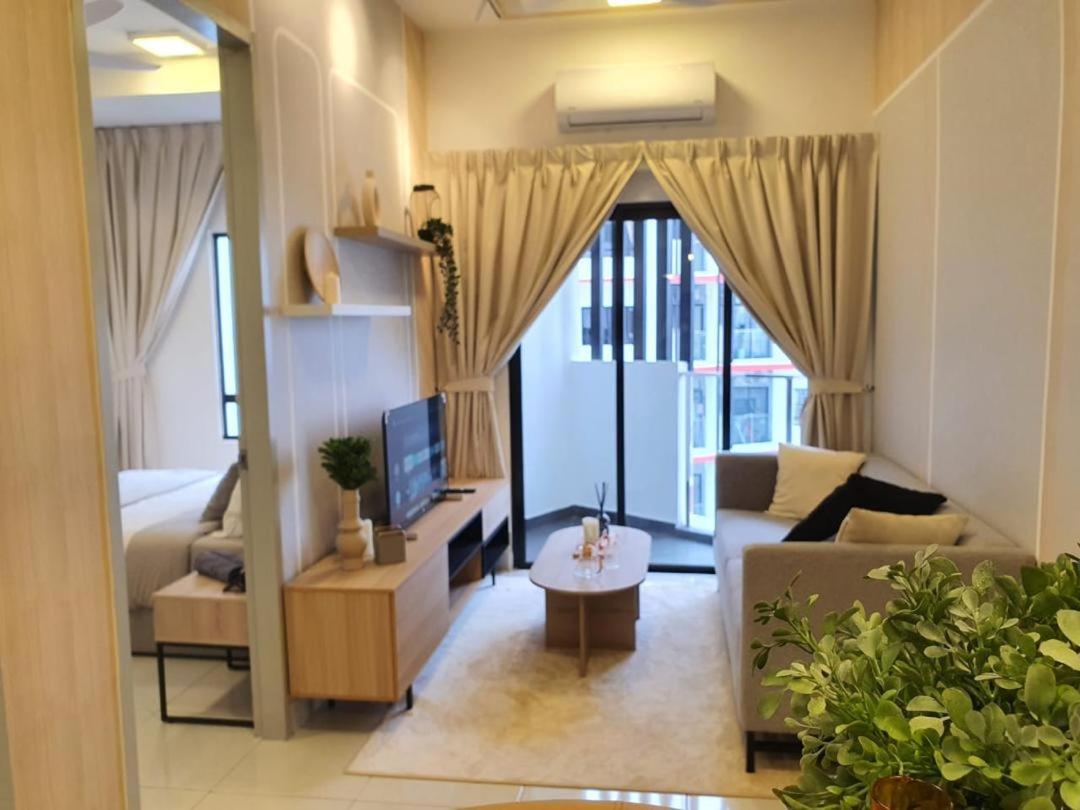 Cozy 2 bedrooms 4 pax Menjalara Near Desa Park City