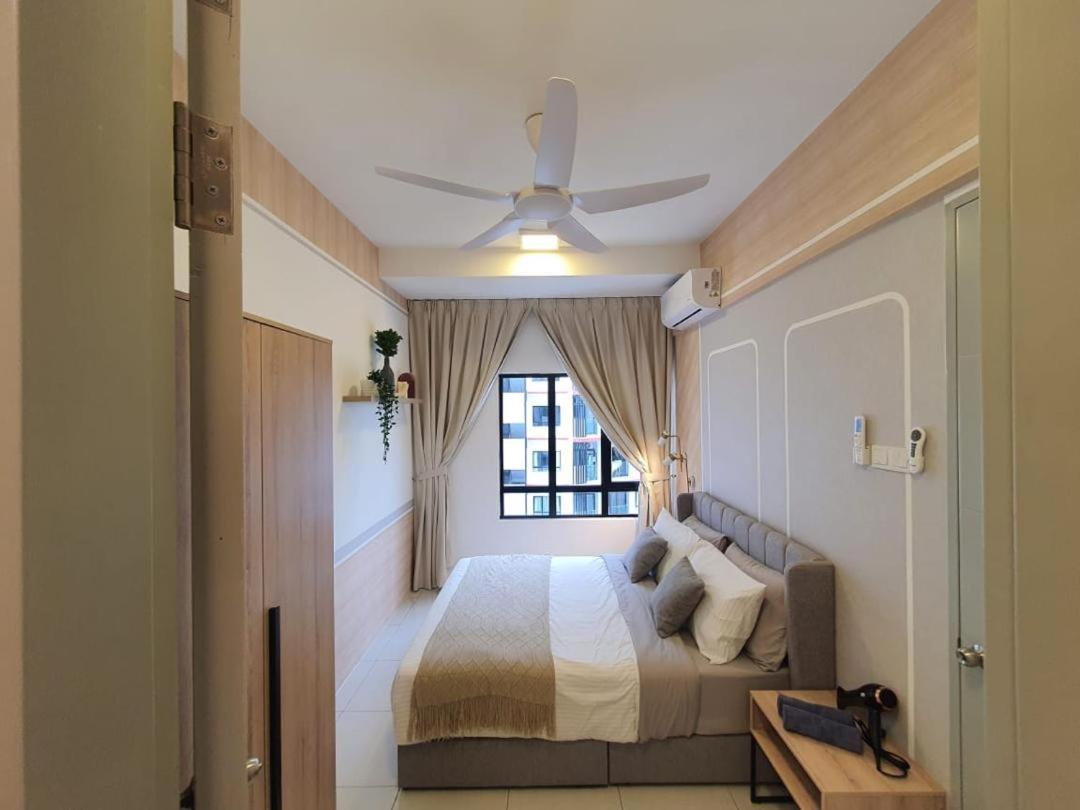 Cozy 2 bedrooms 4 pax Menjalara Near Desa Park City