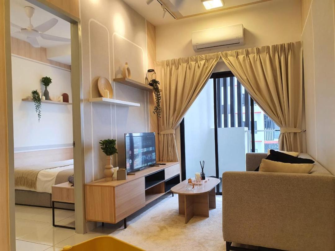Cozy 2 bedrooms 4 pax Menjalara Near Desa Park City