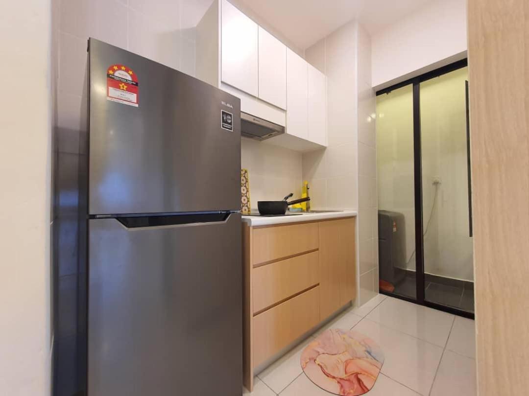 Cozy 2 bedrooms 4 pax Menjalara Near Desa Park City