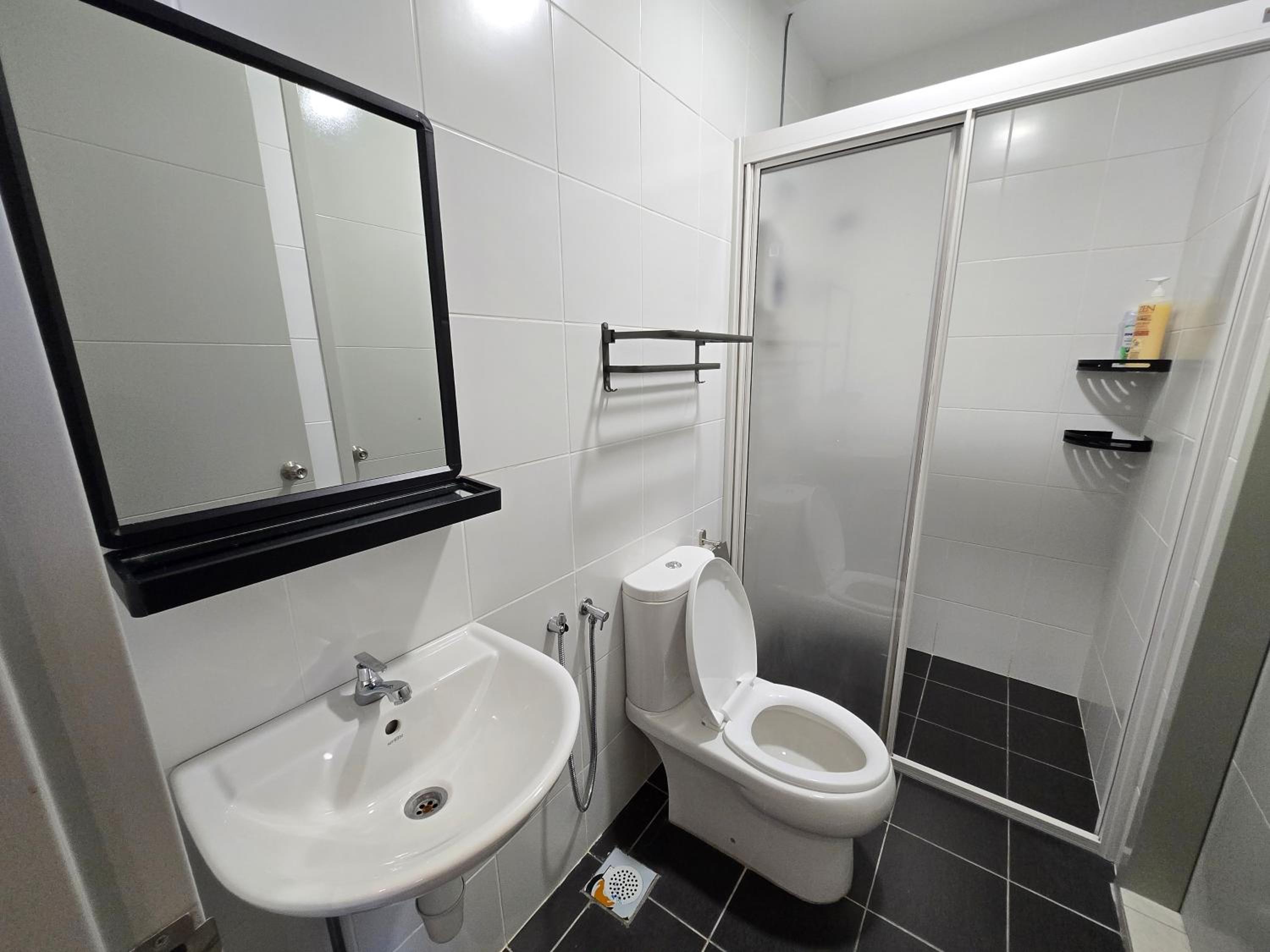 Cozy 2 bedrooms 4 pax Menjalara Near Desa Park City