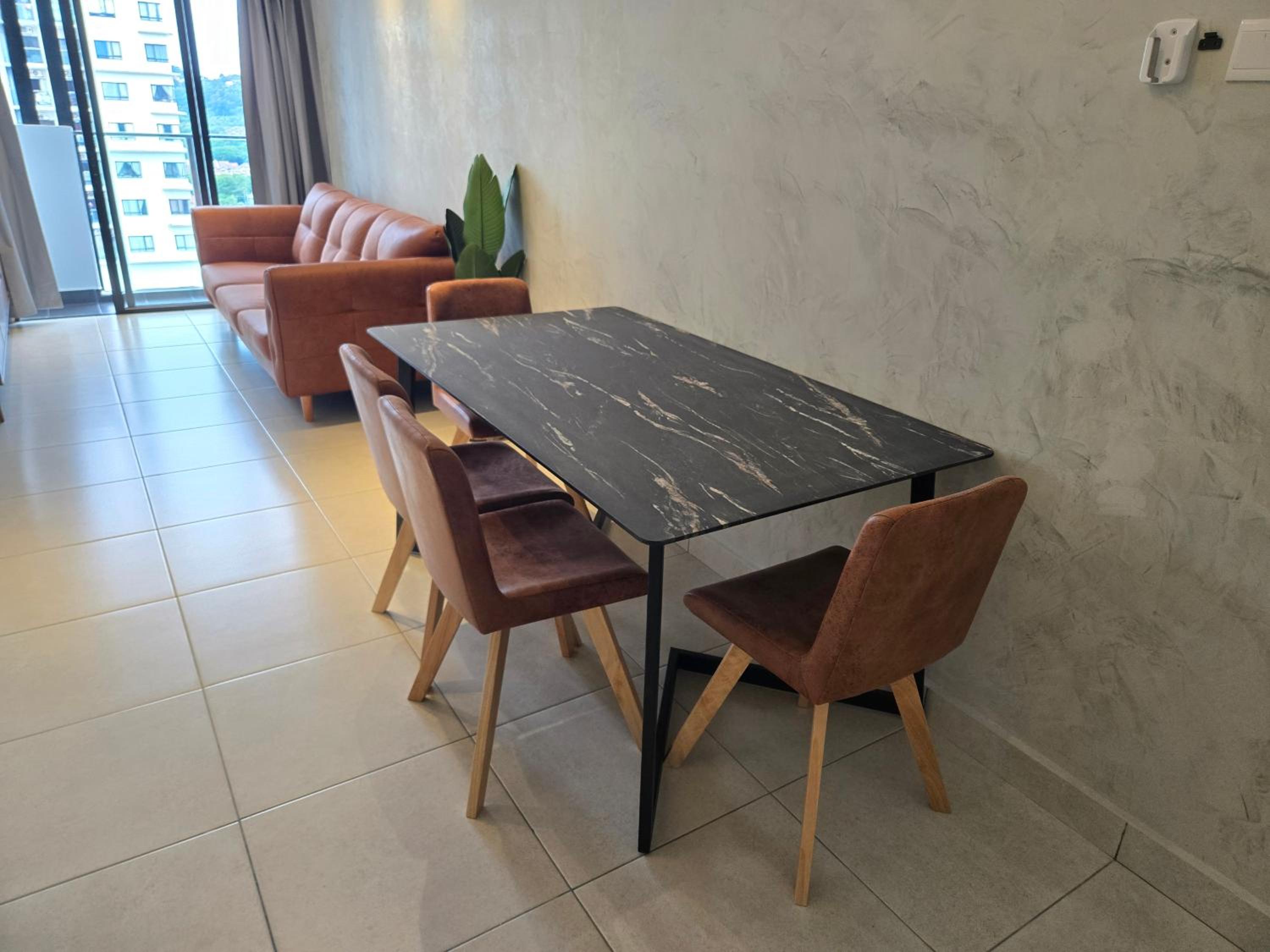 Cozy 2 bedrooms 4 pax Menjalara Near Desa Park City