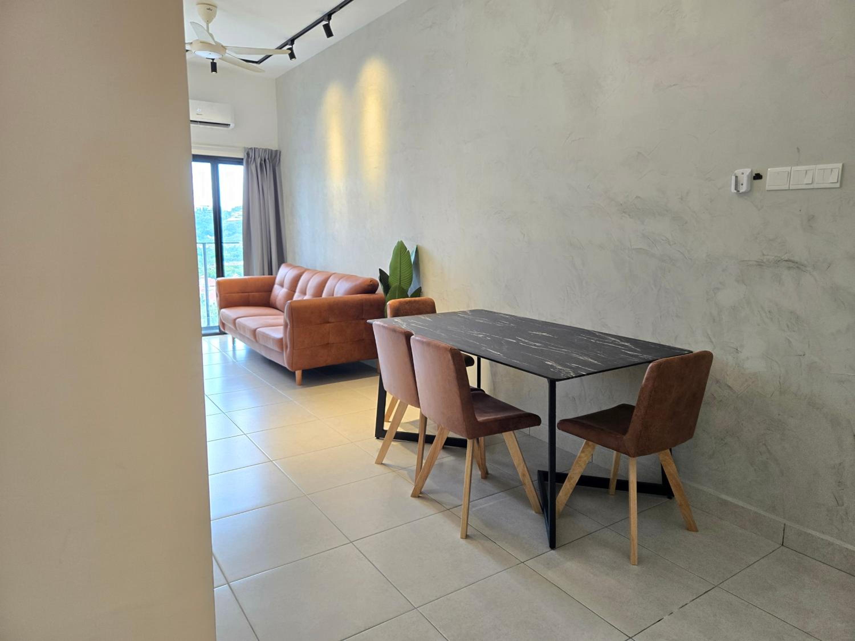 Cozy 2 bedrooms 4 pax Menjalara Near Desa Park City