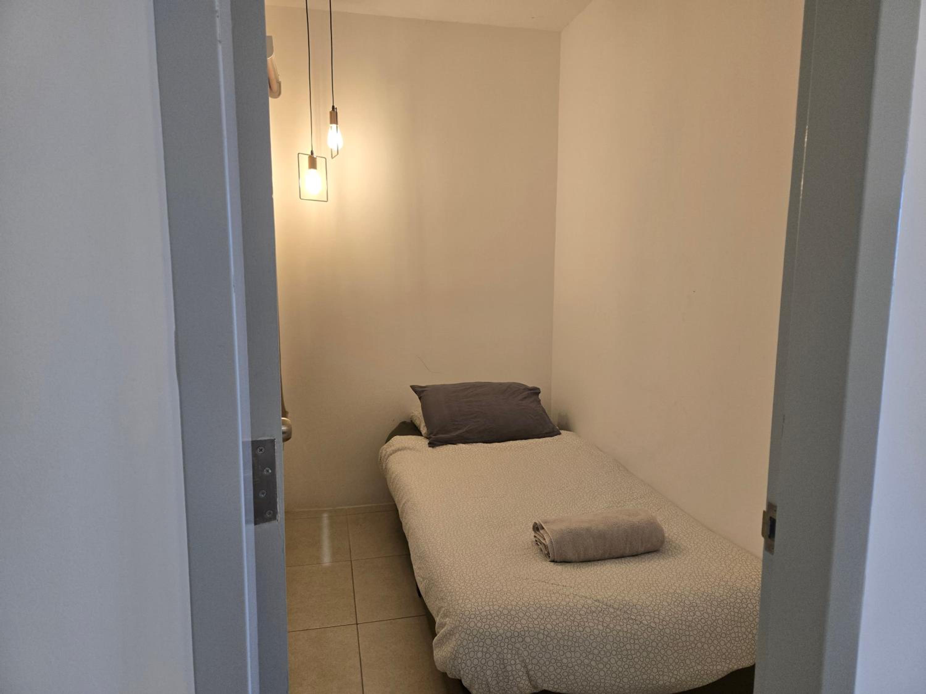 Cozy 2 bedrooms 4 pax Menjalara Near Desa Park City