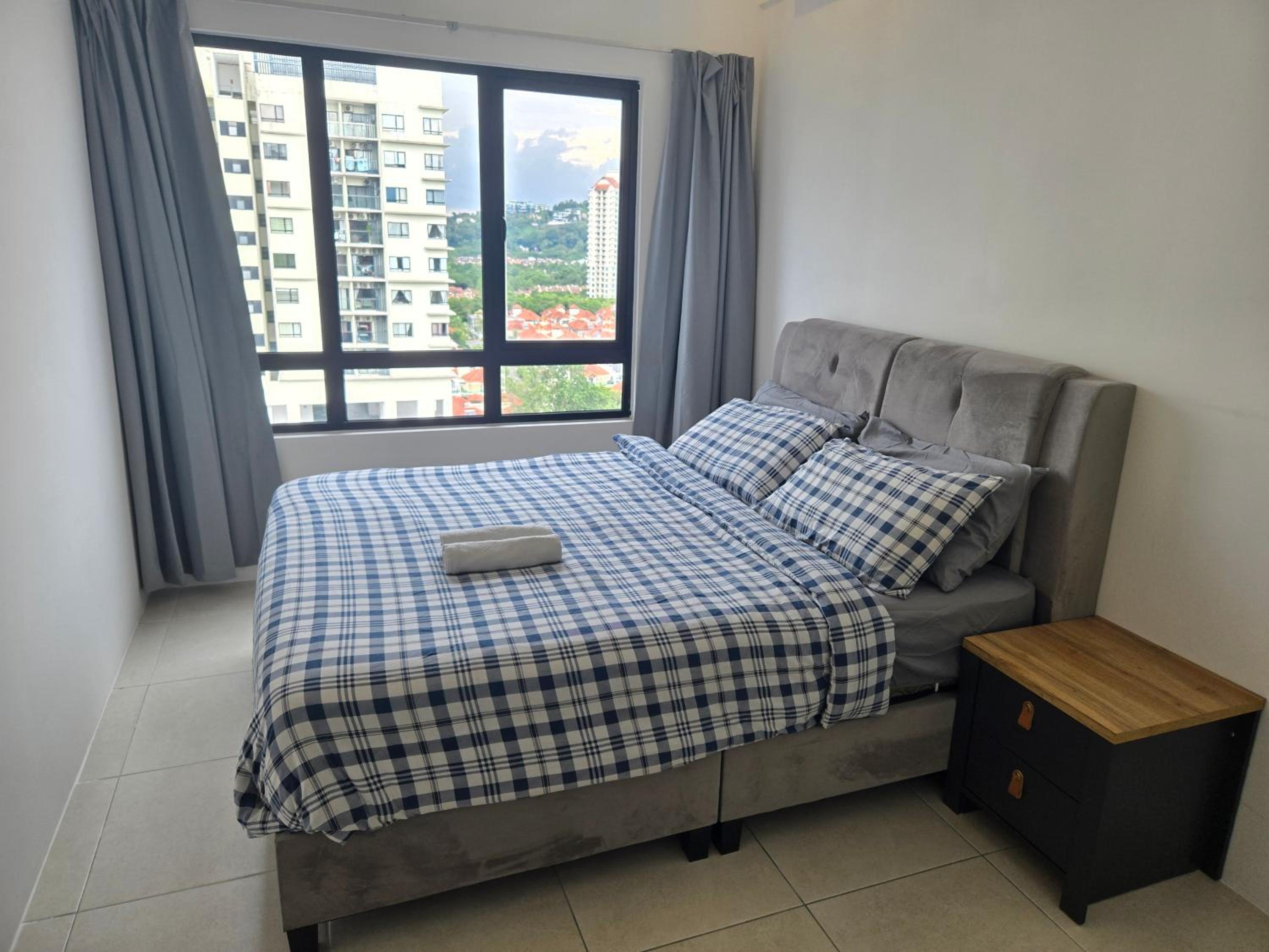 Cozy 2 bedrooms 4 pax Menjalara Near Desa Park City