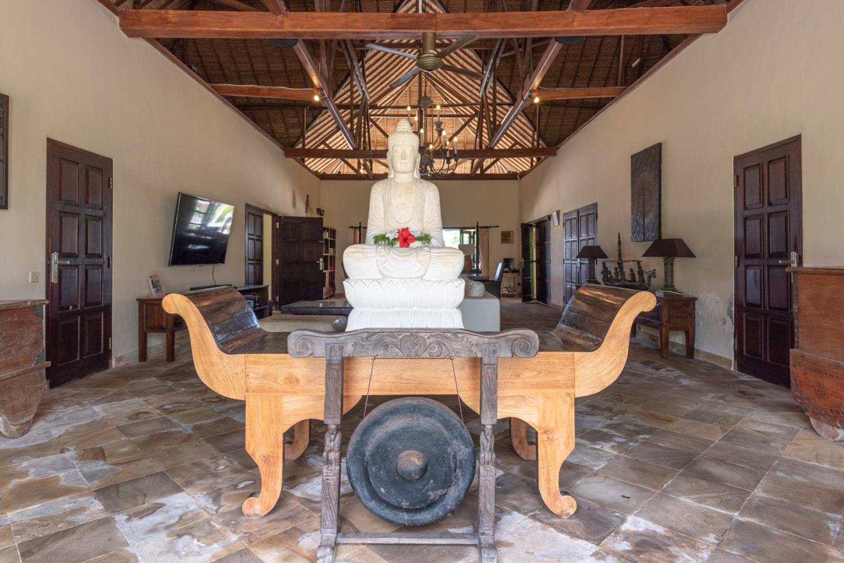Villa Lotus Dencarik view 3