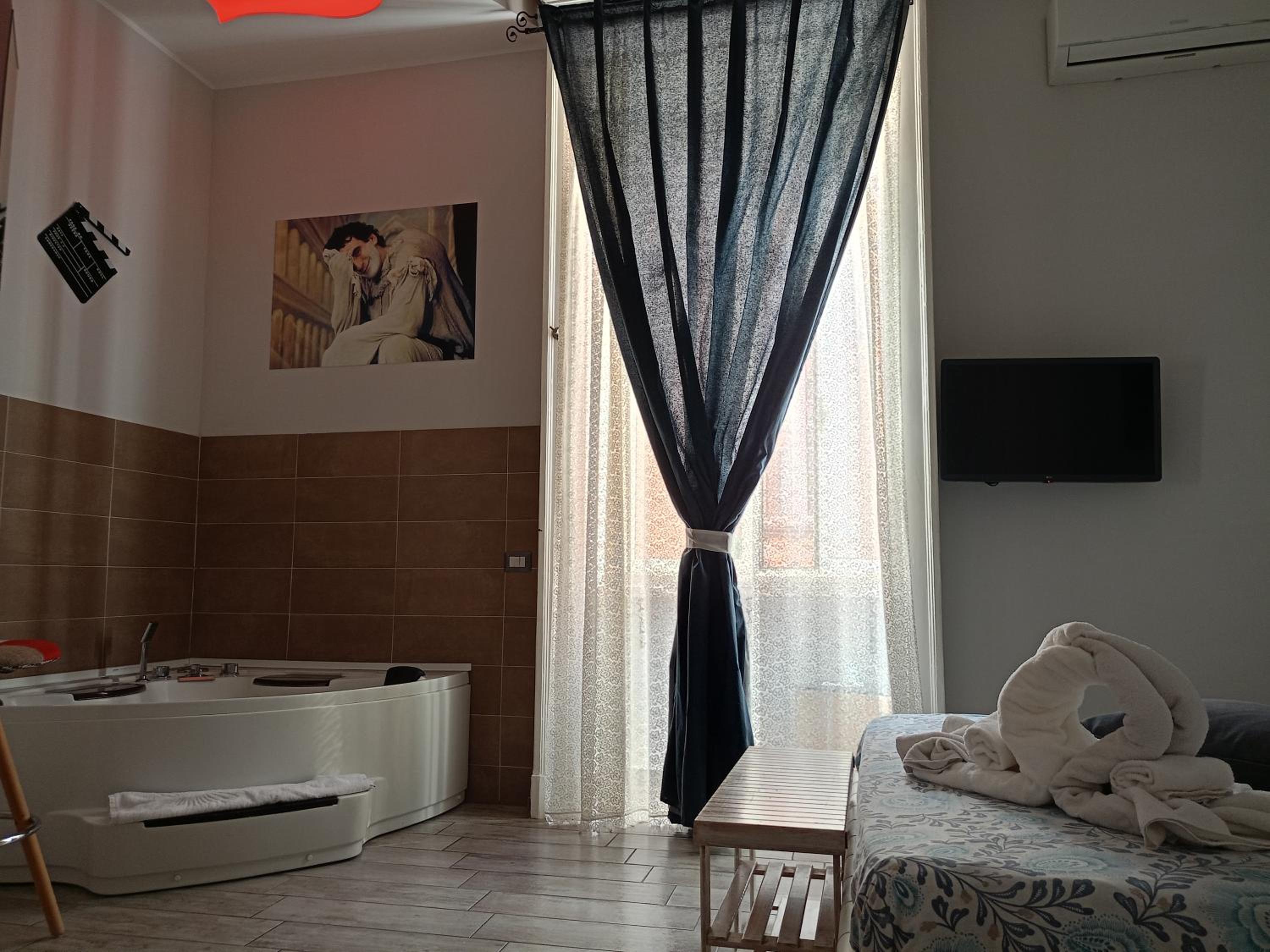 Artisti Sustinea Rooms
