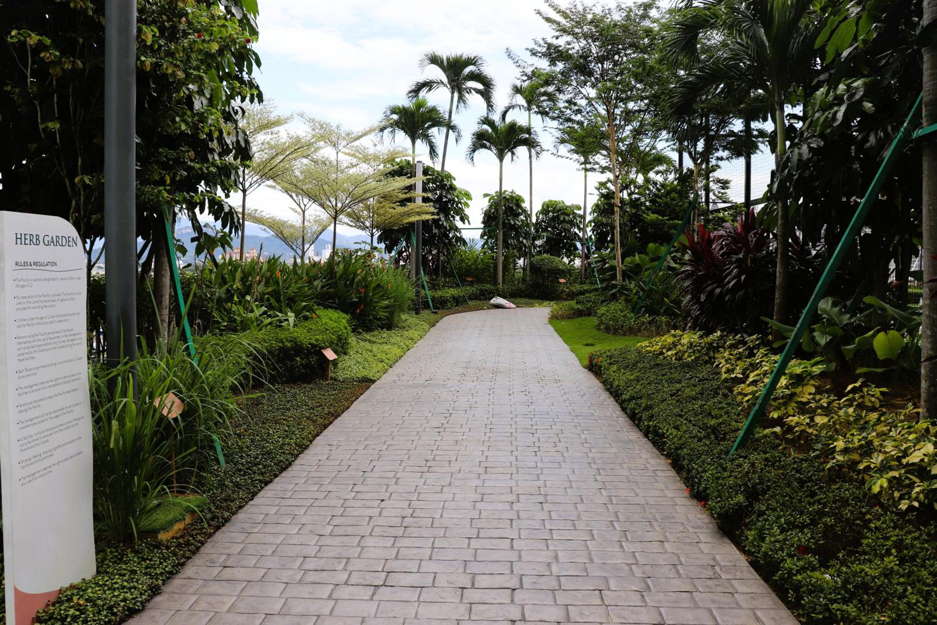 Lakeside 2BR Apartment Near Batu Caves Kepong Aradia