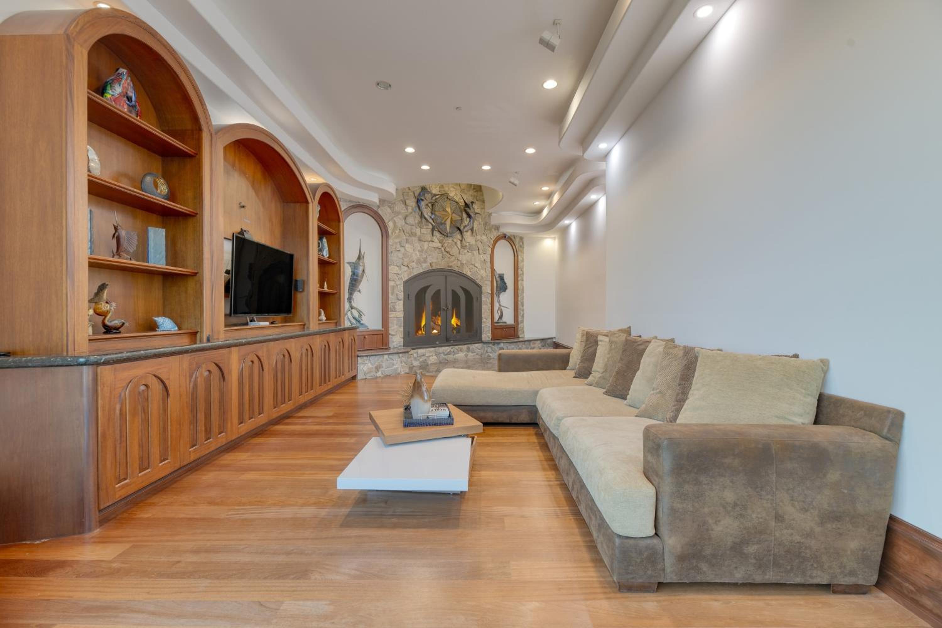 Bay Estate Luxe Waterfront Home w Private Pier MainGuest House Bay Views