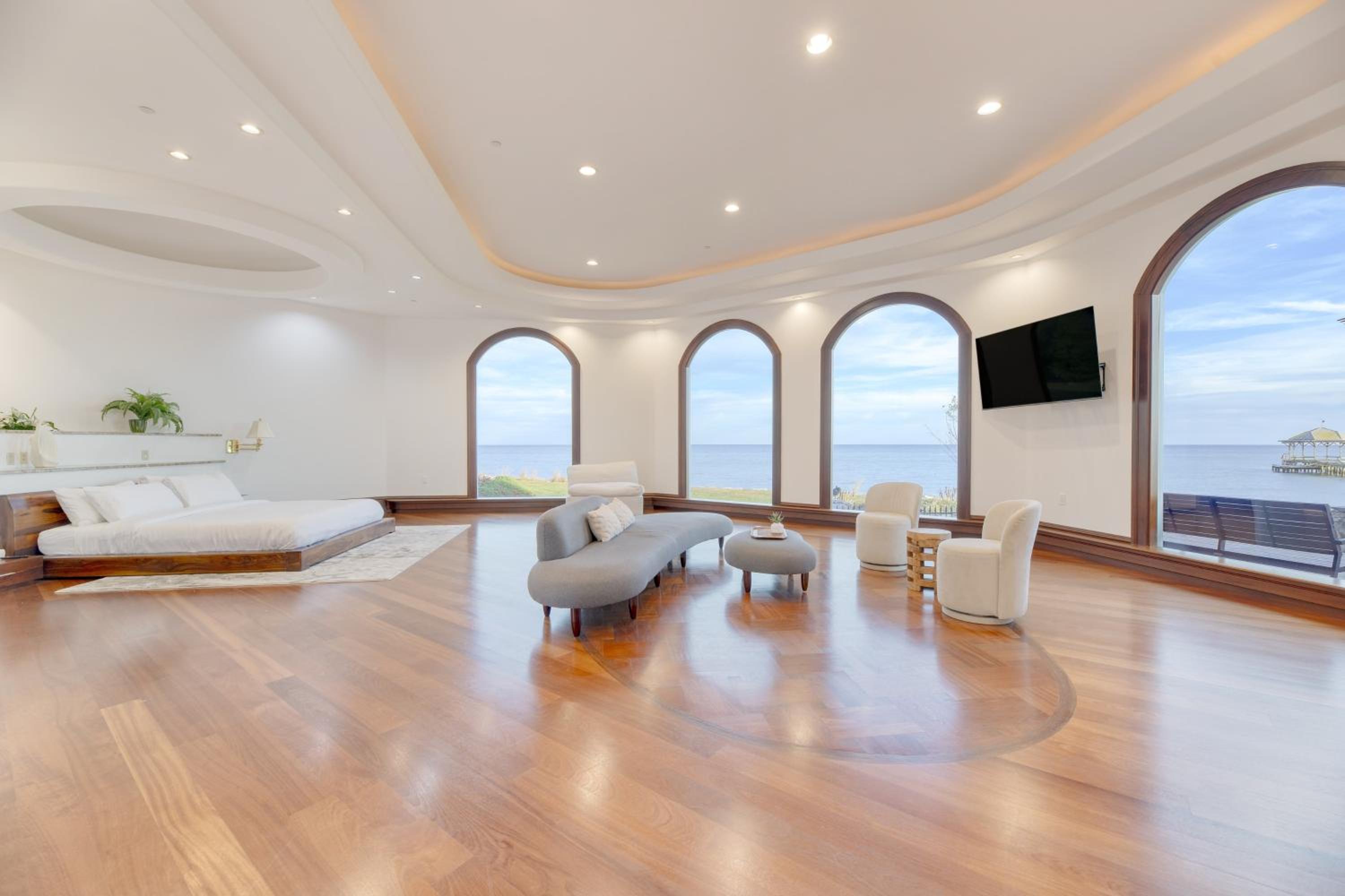 Bay Estate Luxe Waterfront Home w Private Pier MainGuest House Bay Views