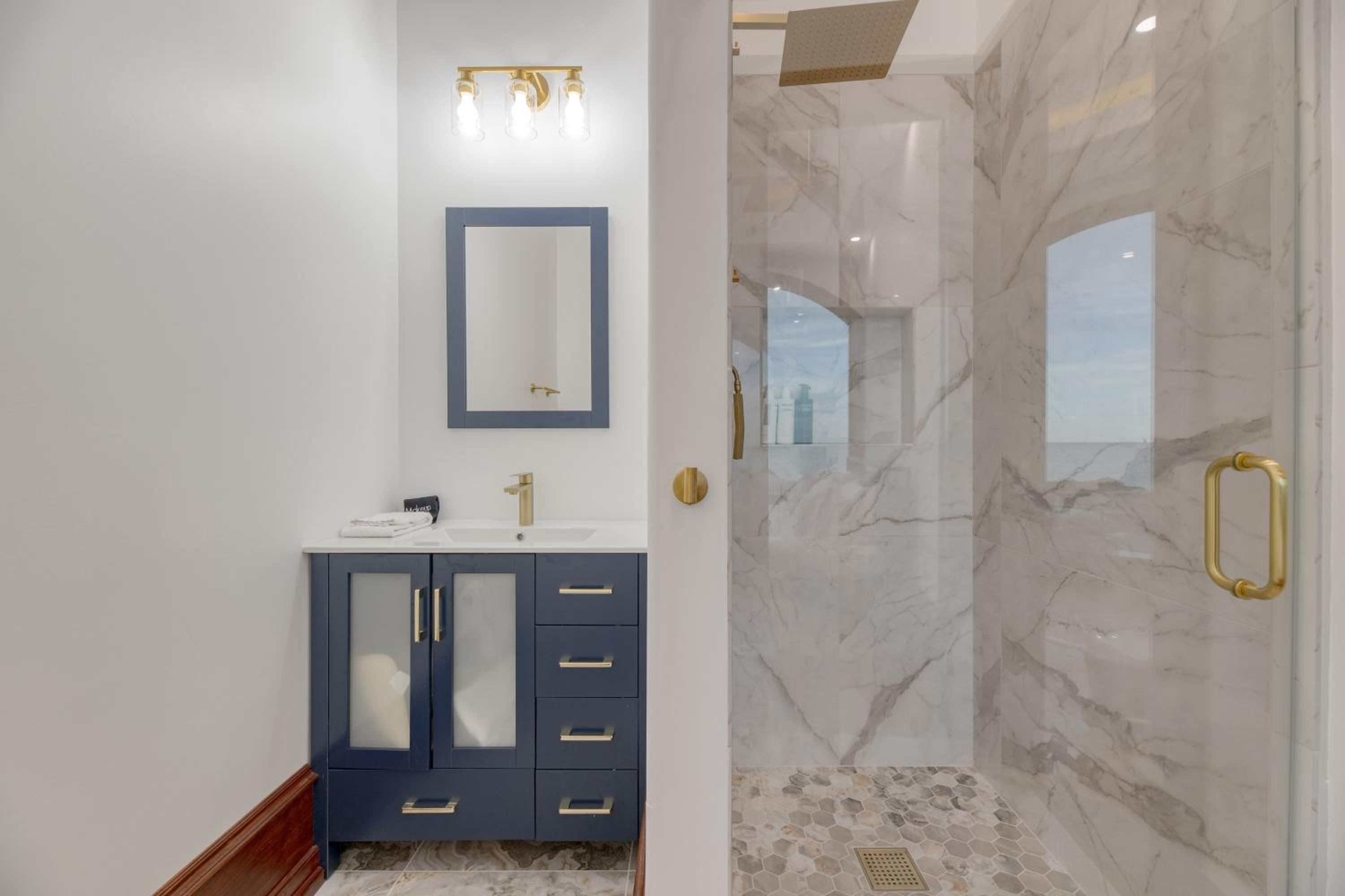 Bay Estate Luxe Waterfront Home w Private Pier MainGuest House Bay Views