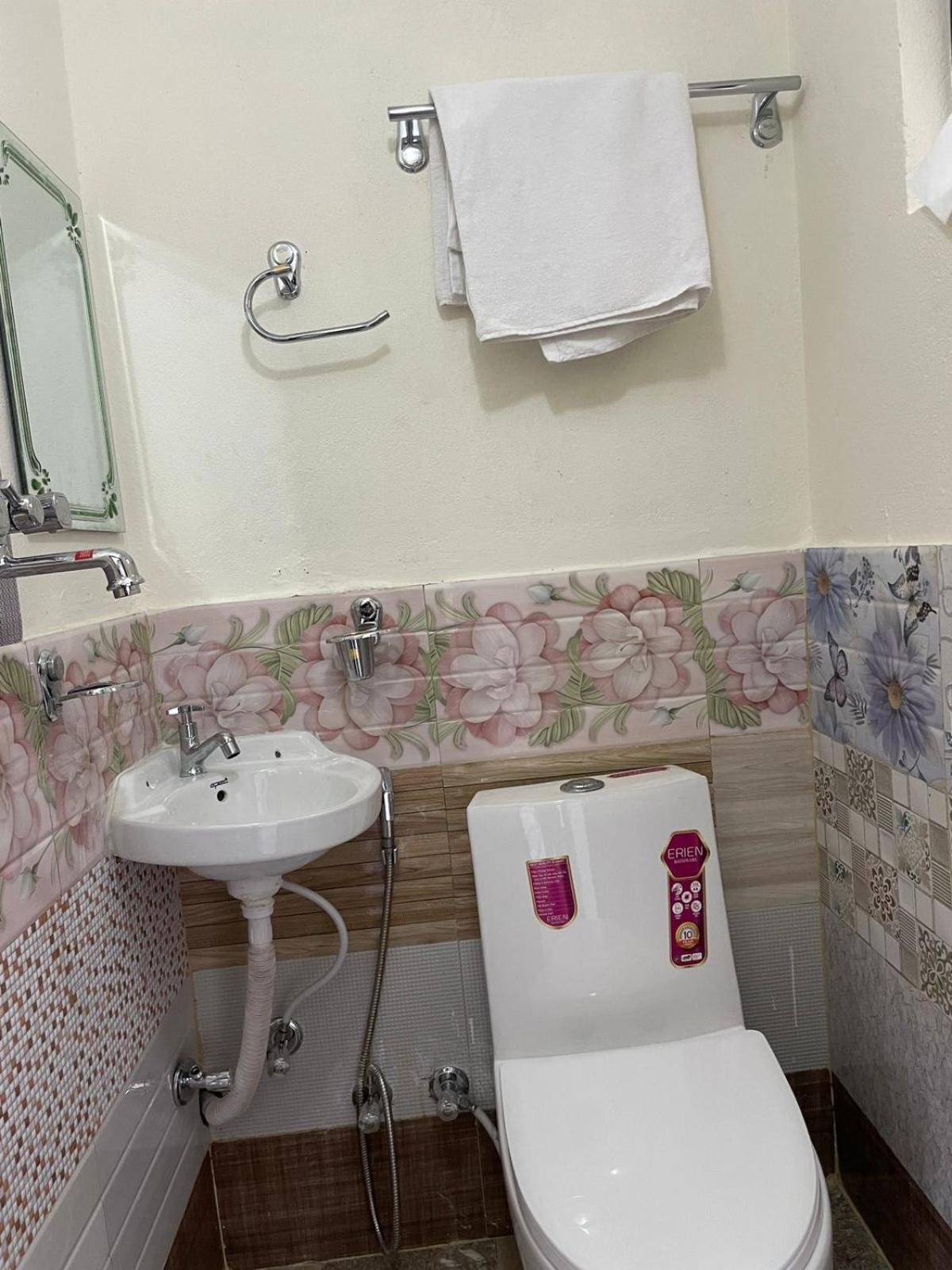 Ashraya Homestay and Restaurant