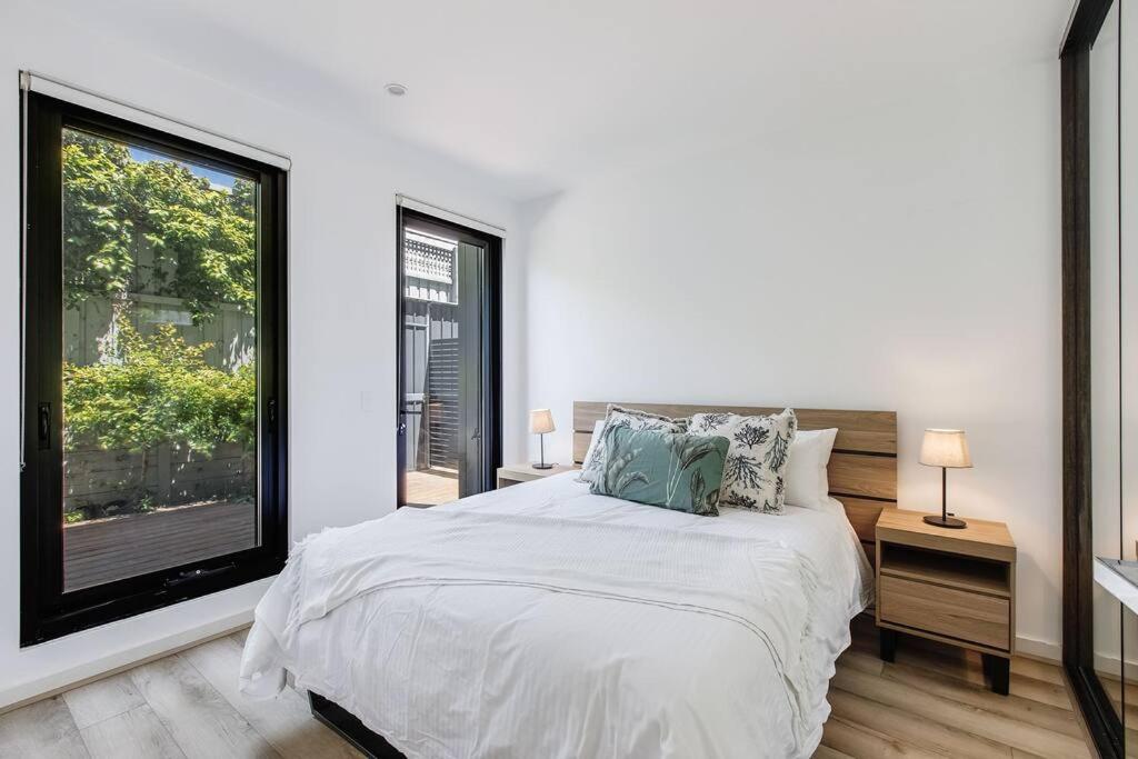 Hidden Gem in McKinnon Apartment by Ready Set Host