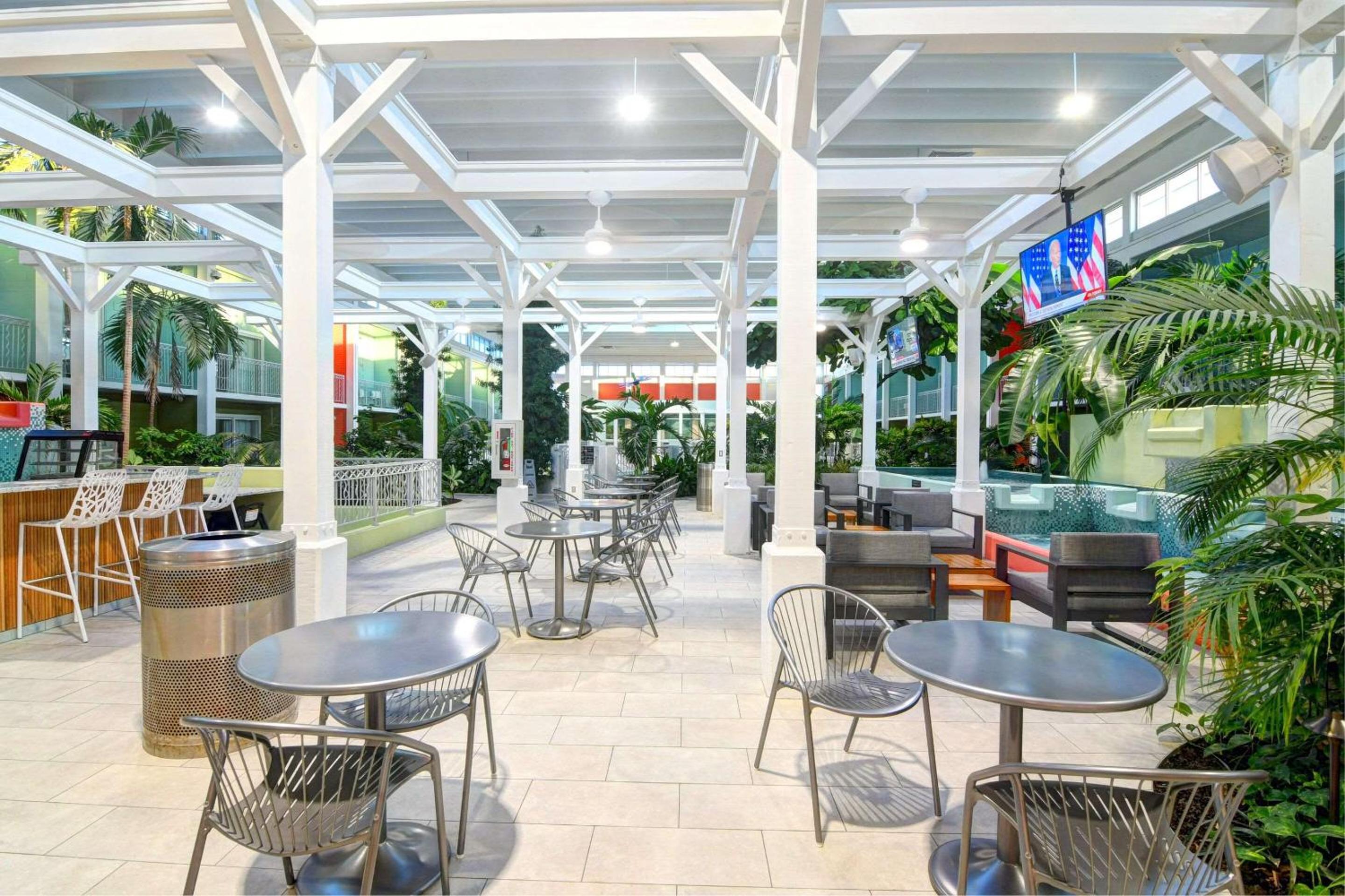 Oasis Hotel and Conv Center, an Ascend Collection Hotel