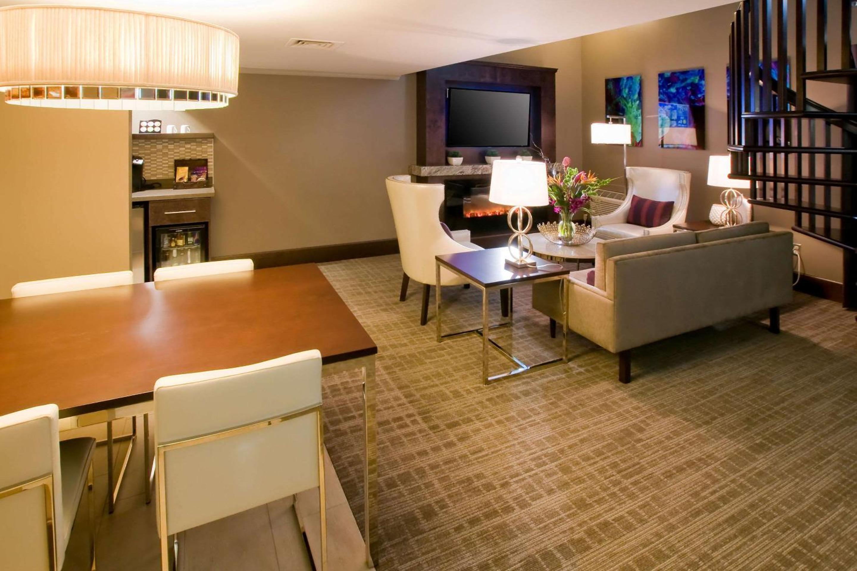 Oasis Hotel and Conv Center, an Ascend Collection Hotel