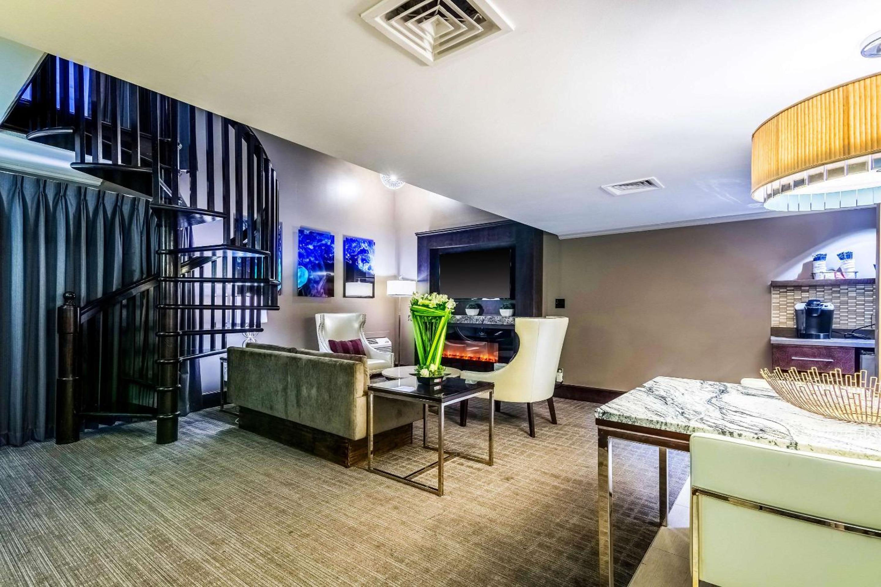 Oasis Hotel and Conv Center, an Ascend Collection Hotel