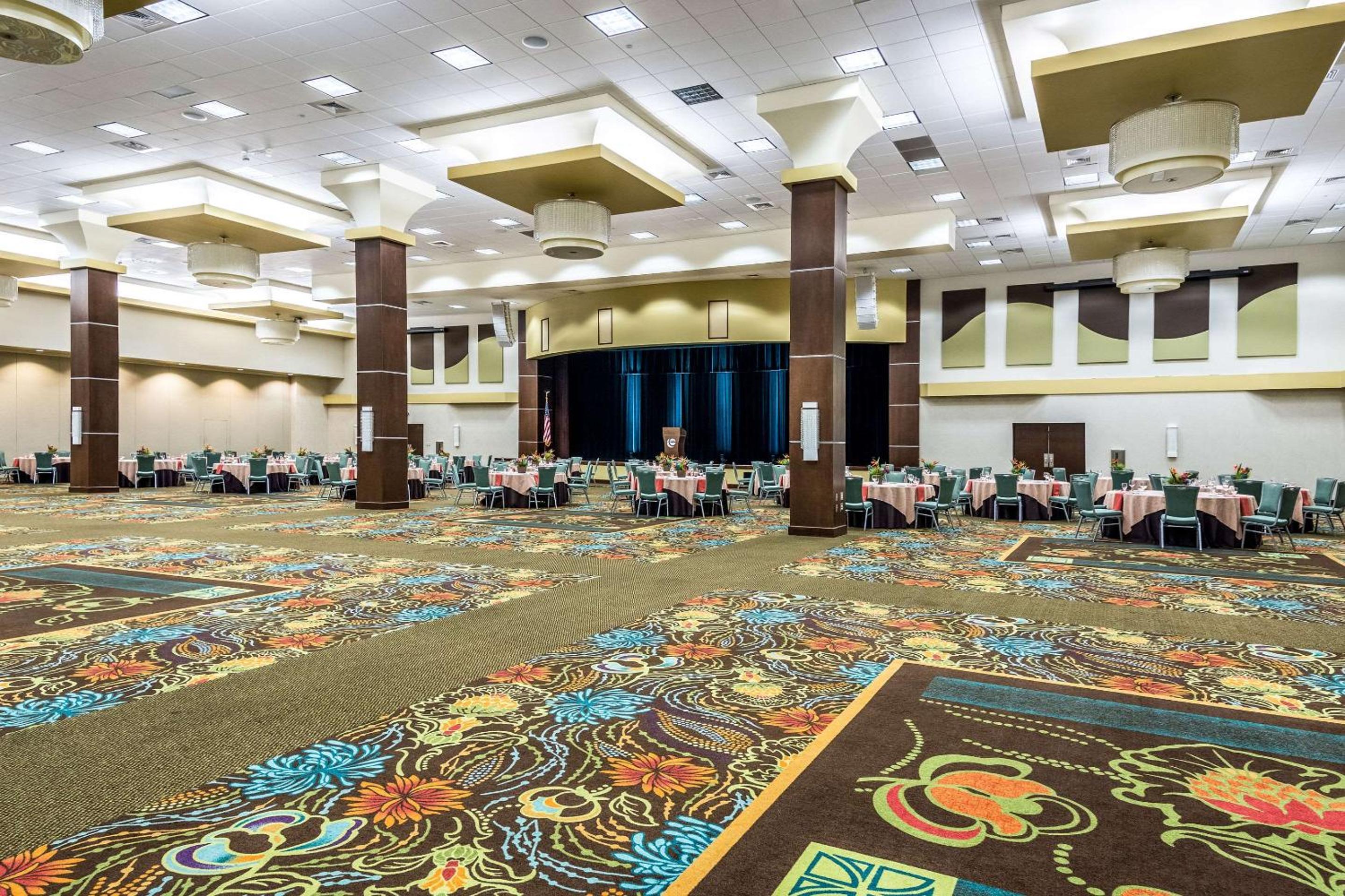 Oasis Hotel and Conv Center, an Ascend Collection Hotel