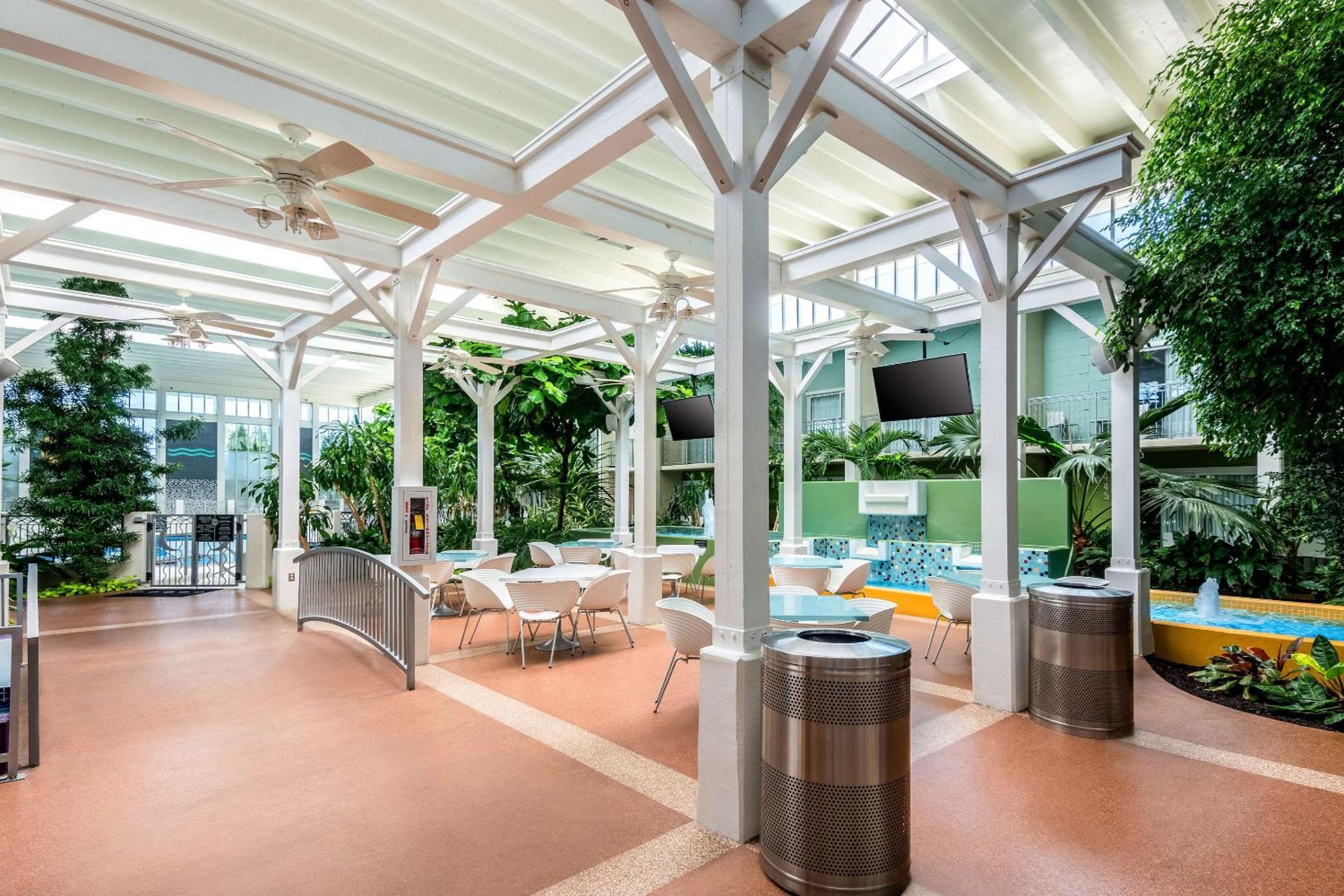 Oasis Hotel and Conv Center, an Ascend Collection Hotel