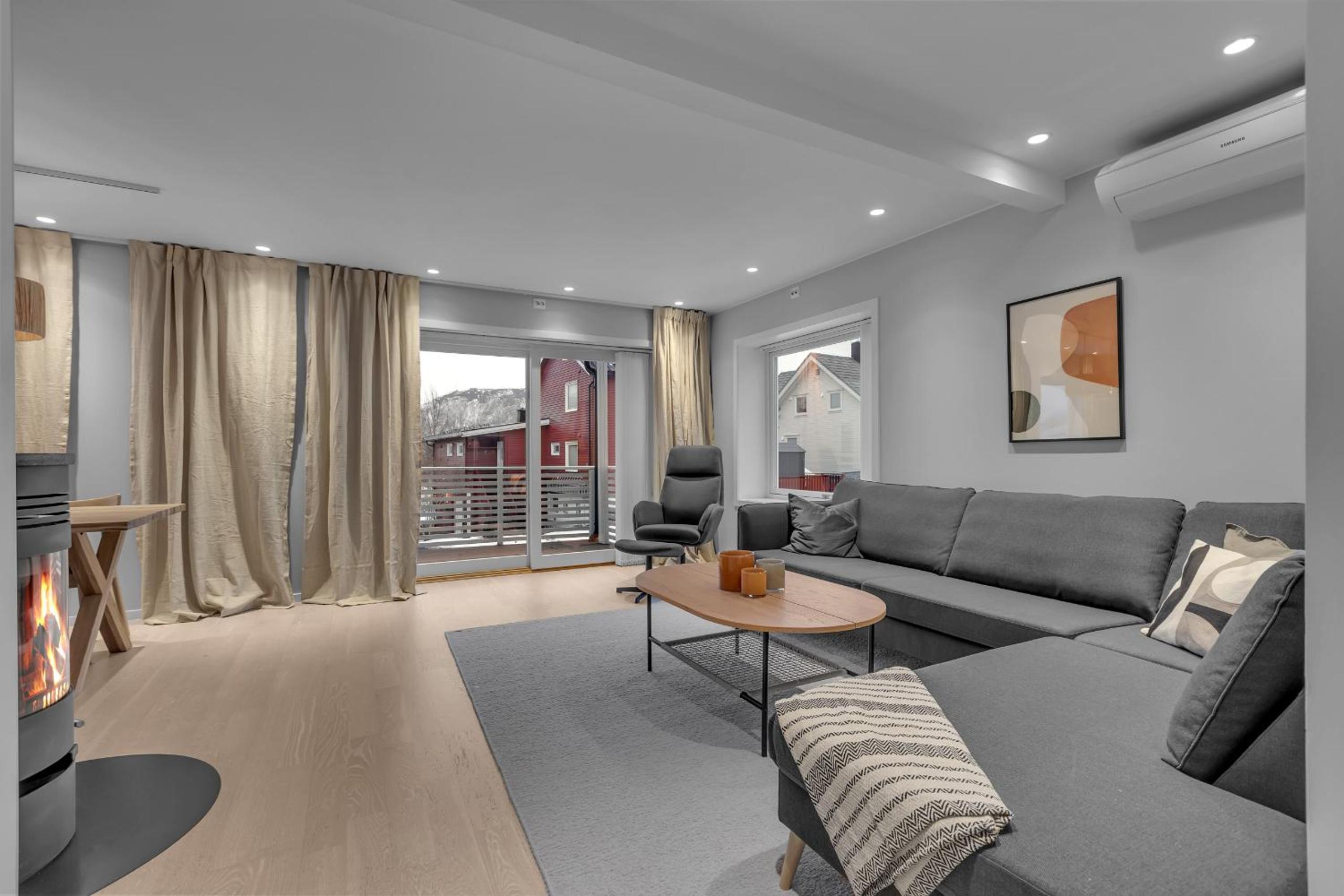 Northstay - The Arctic Pearl, Central House with 4 bedrooms and 2 bathrooms view 3