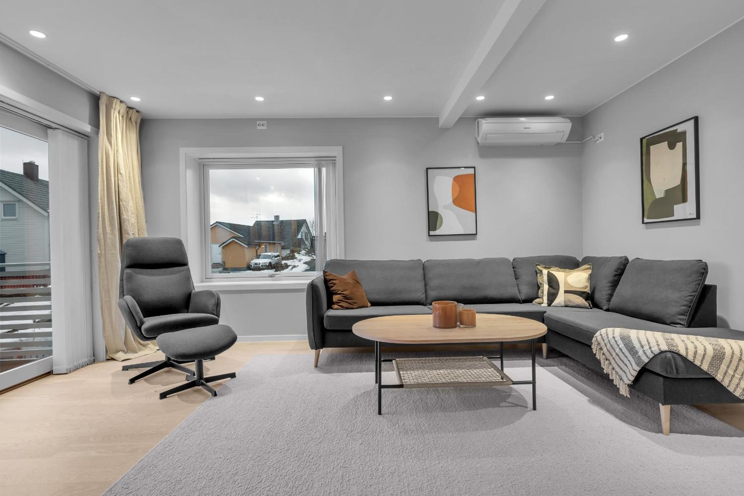 Northstay - The Arctic Pearl, Central House with 4 bedrooms and 2 bathrooms view 5