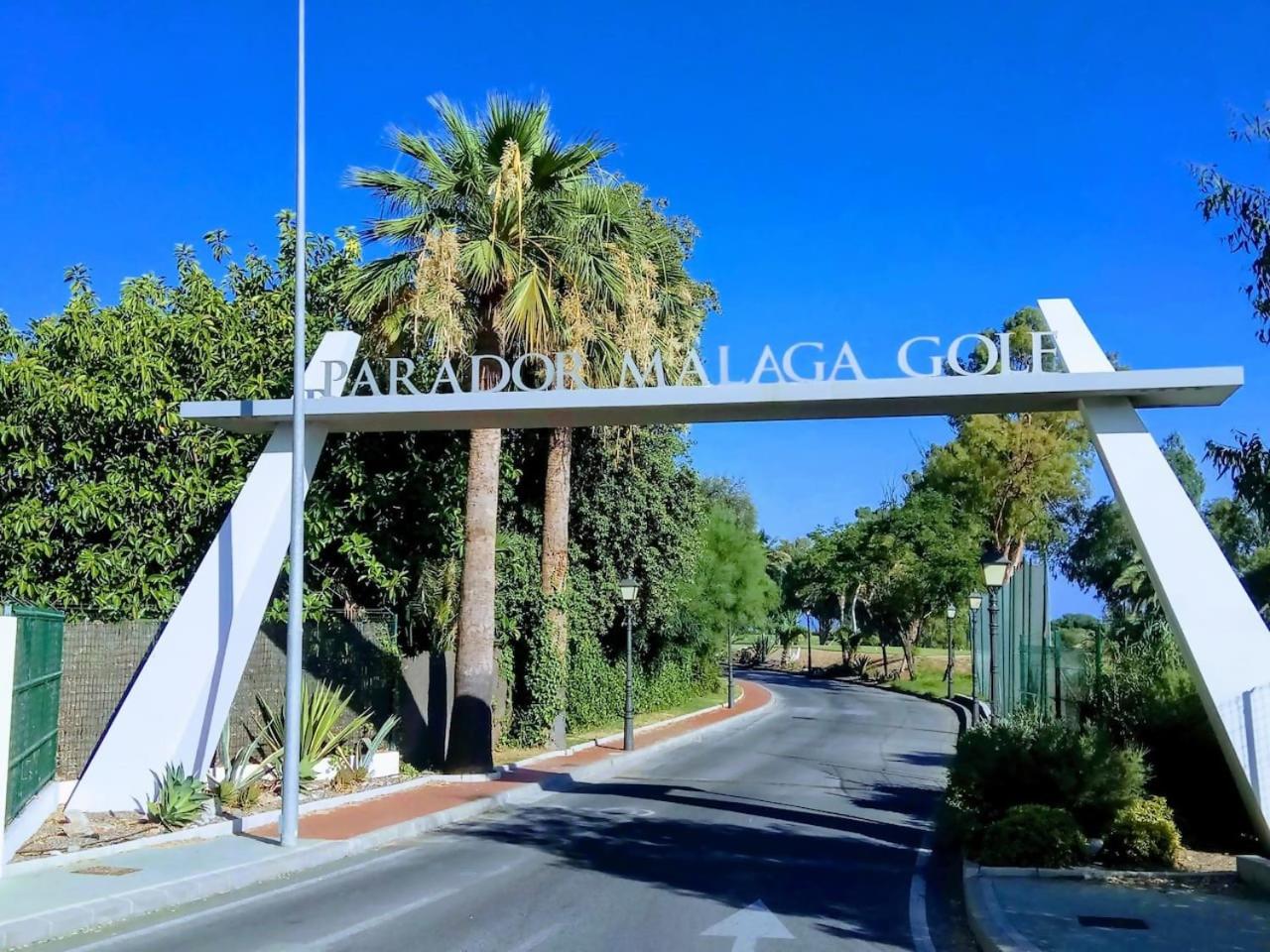 Villa Peralta, heated and private pool ,near beach and golf !