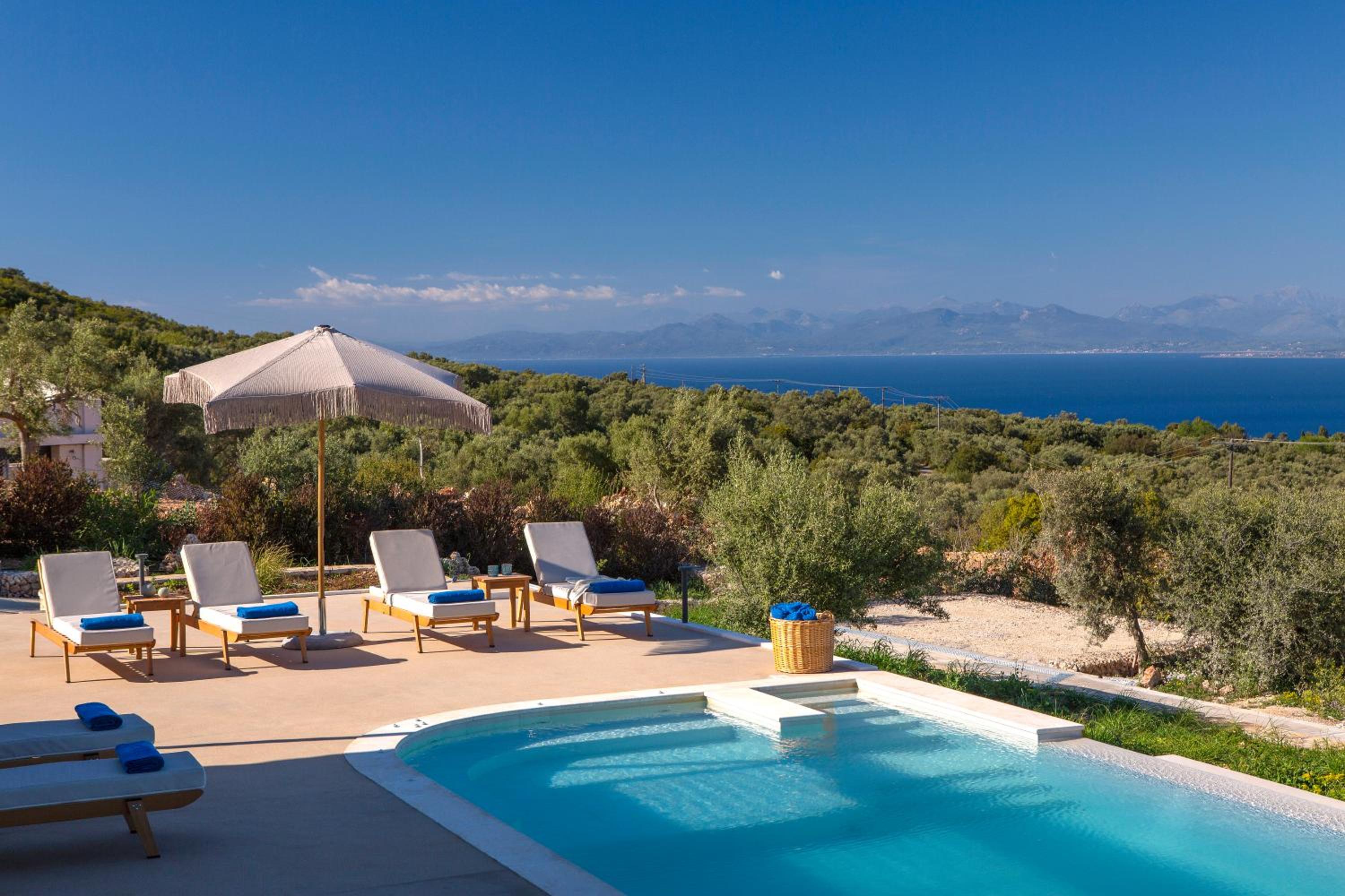 Flomis Luxury Villa