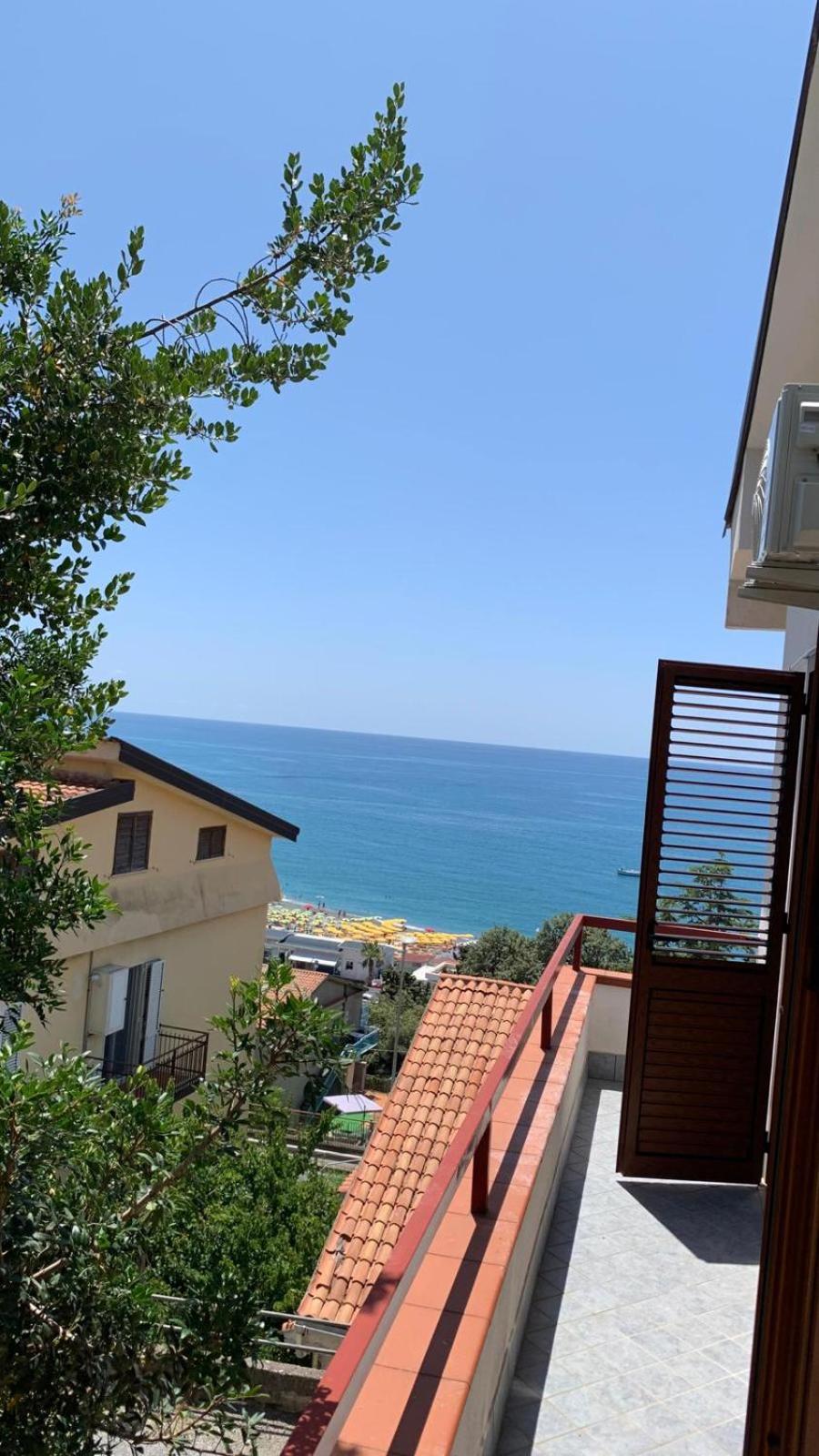 Appartamento con terrazza vista mare view 4