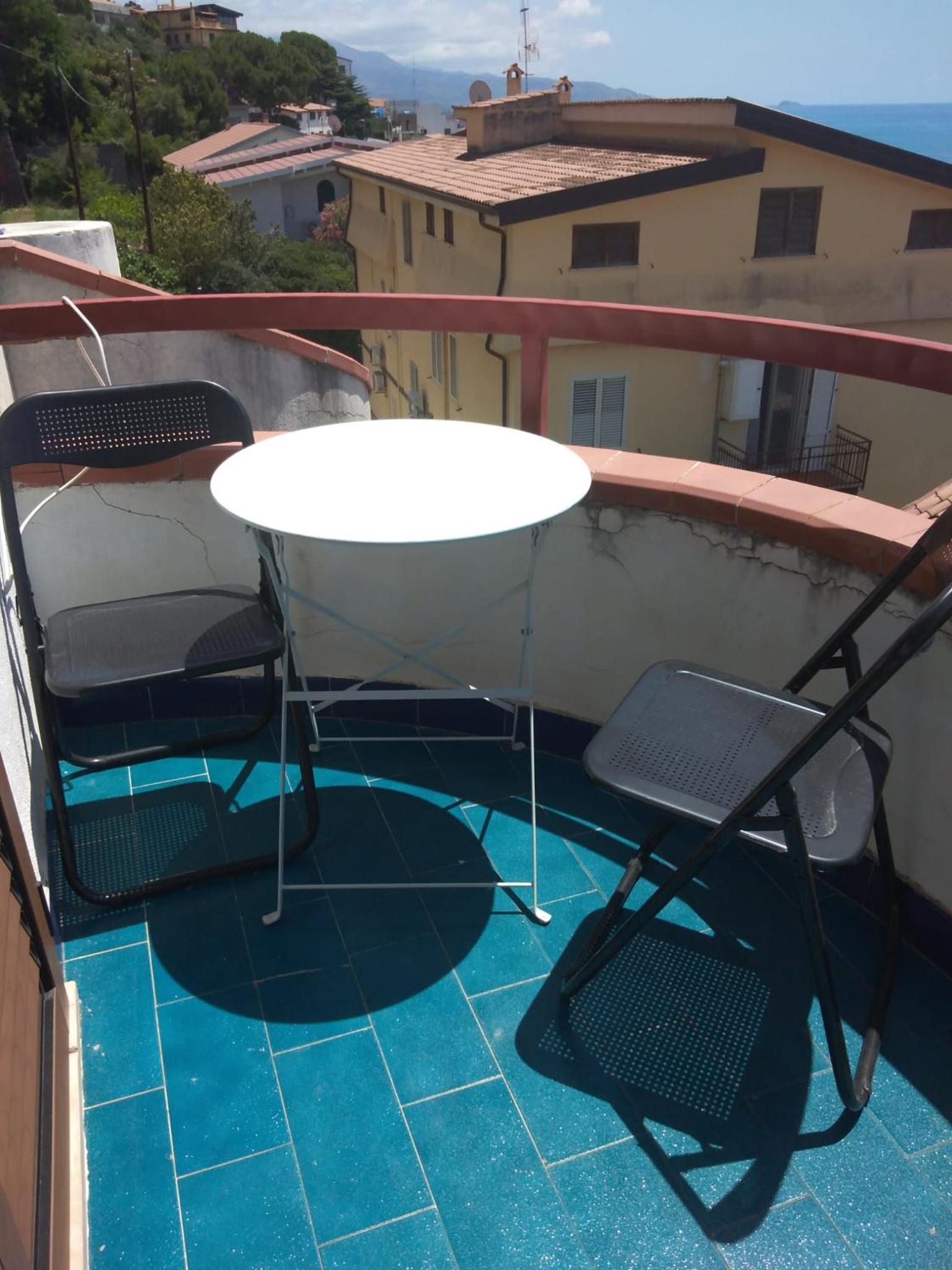 Appartamento con terrazza vista mare view 5