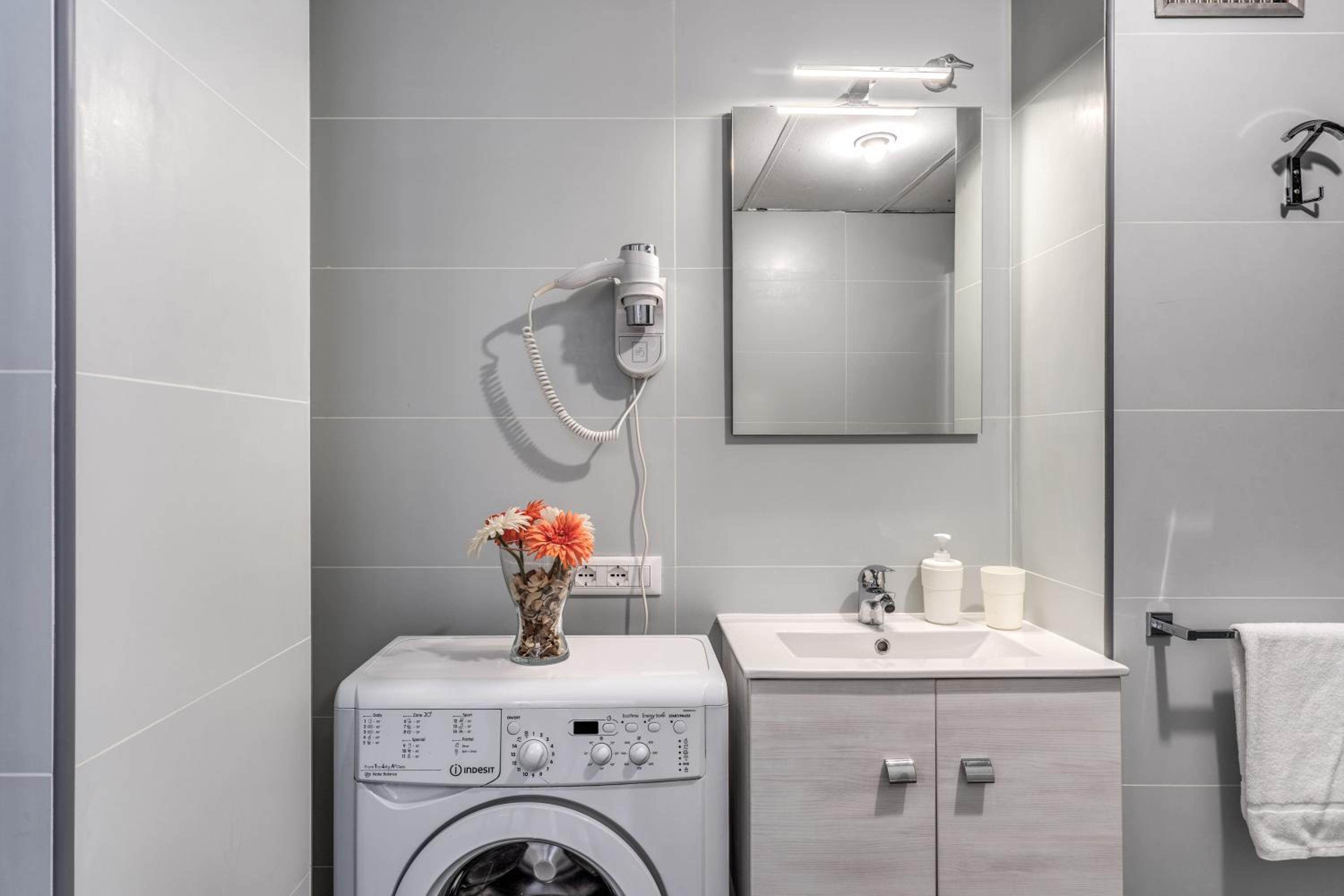 M&L Apartments - Ardesia Colosseo