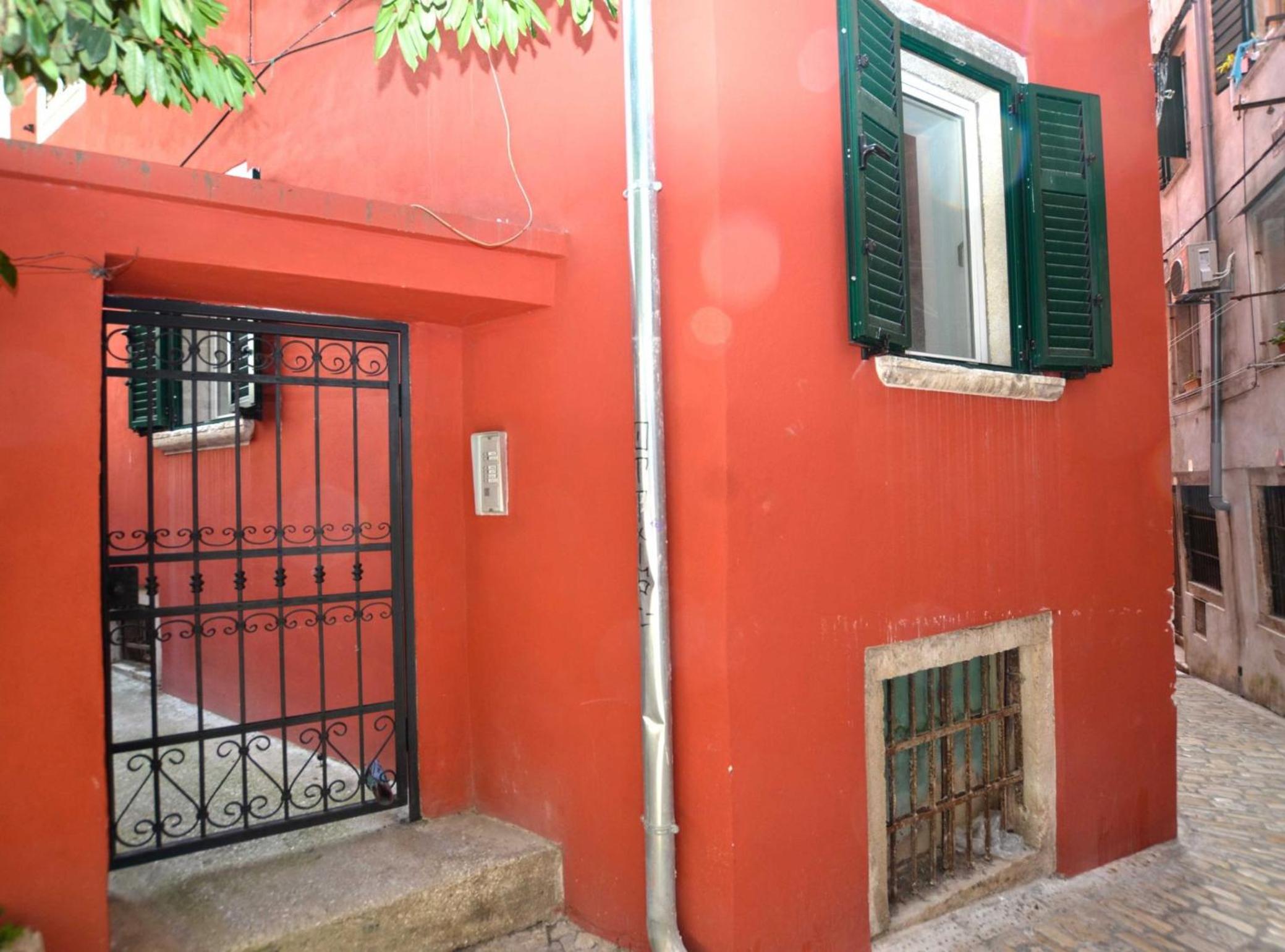 Simple and Sunny Studio Apartment view 2