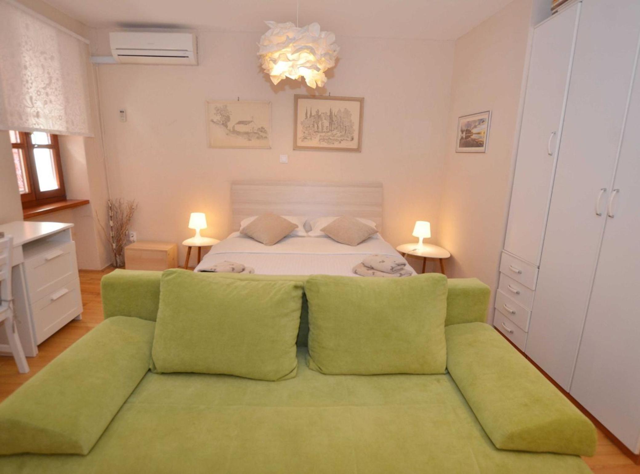 Simple and Sunny Studio Apartment view 3