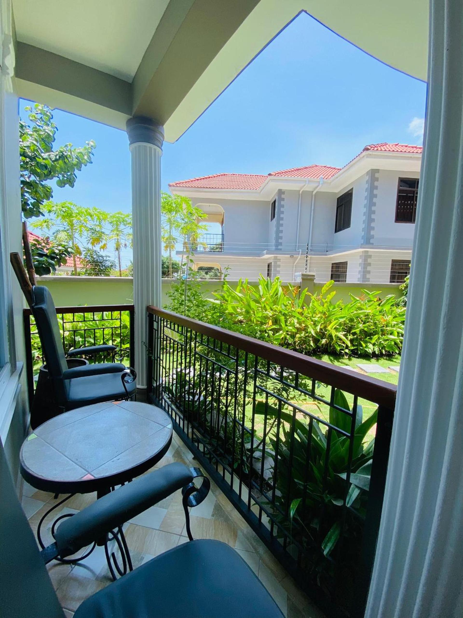 Jacomo Residences