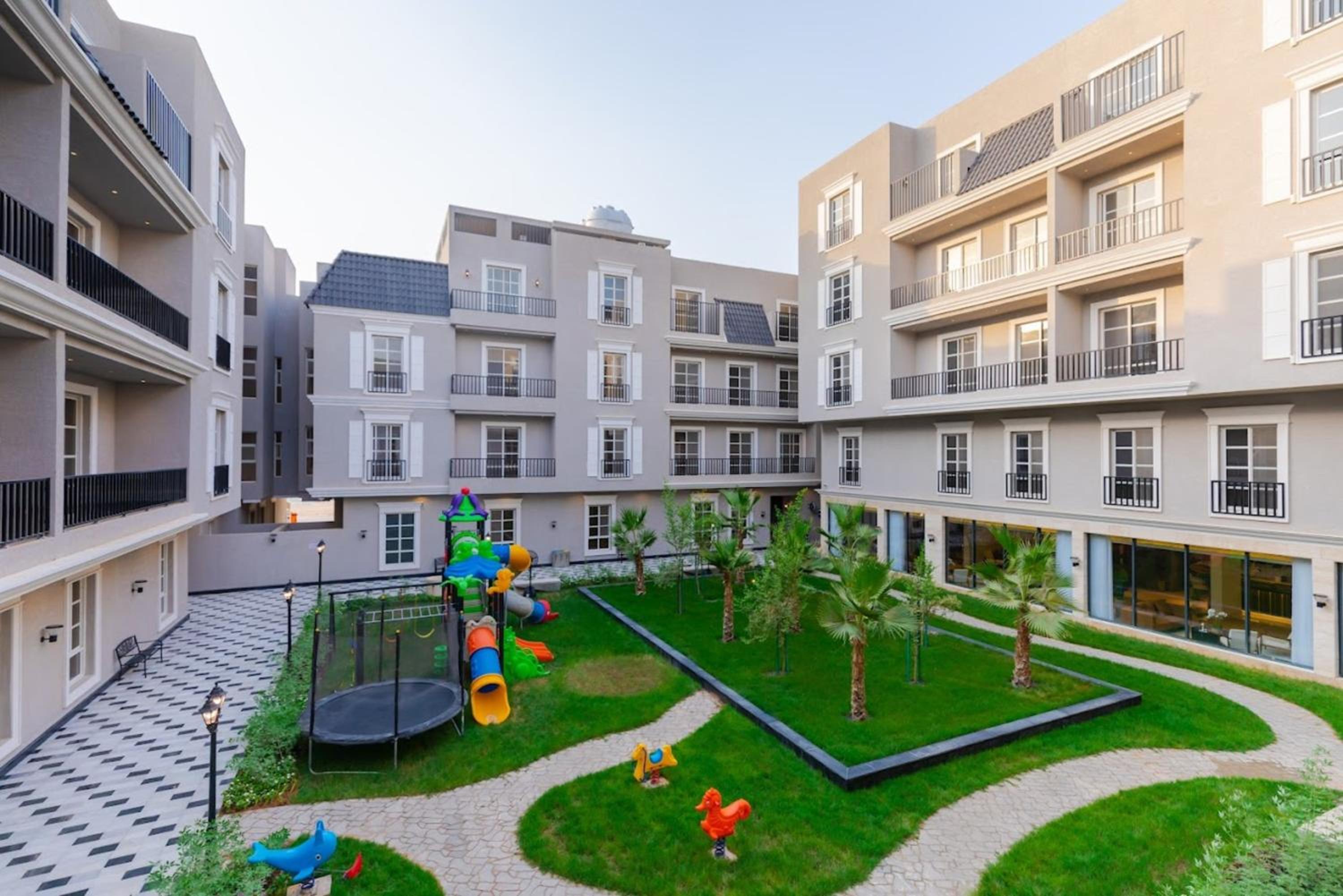 Elegant 3BR Apartment near Boulevard NZL108