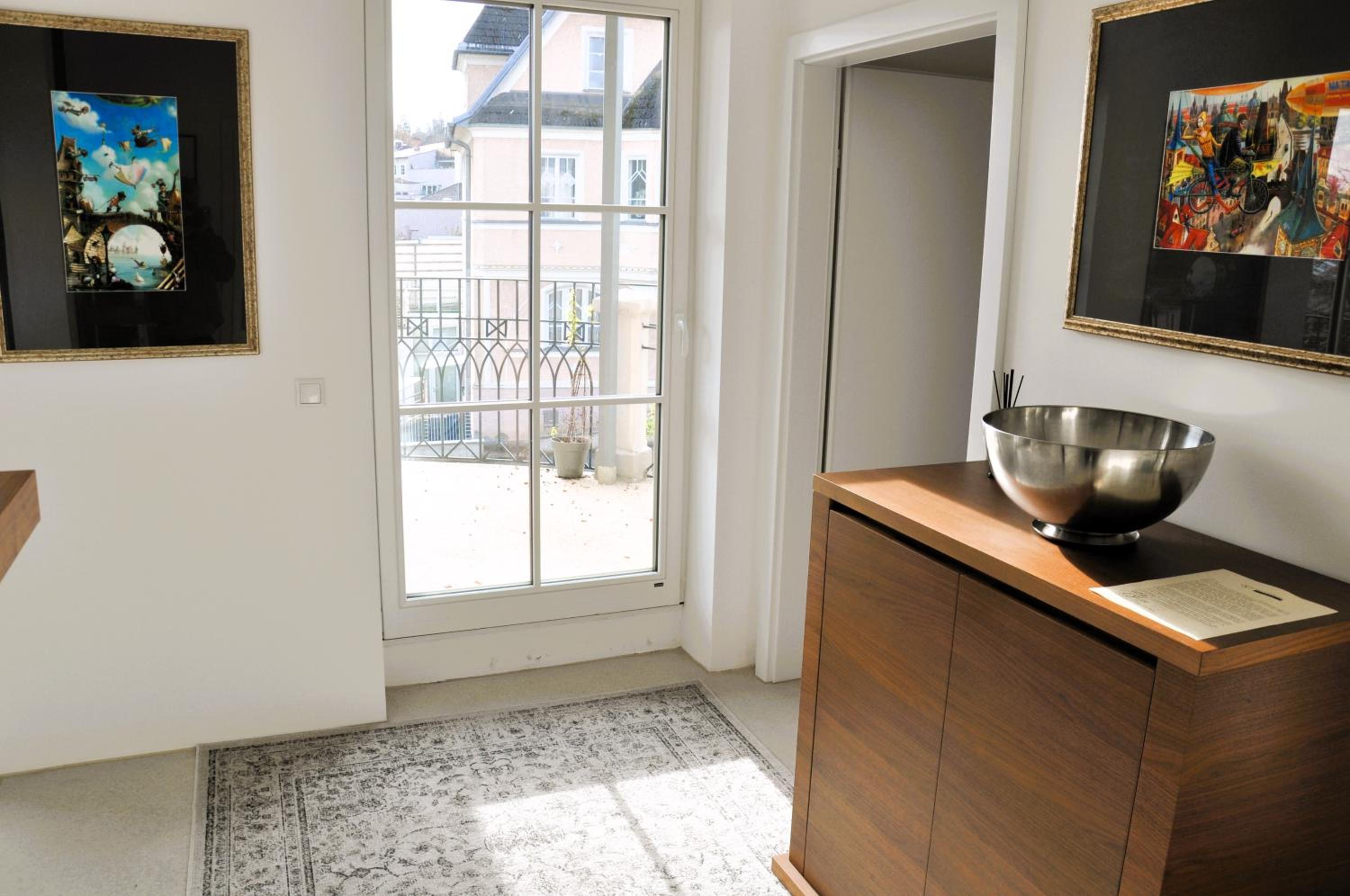 Luxus-Apartment in historischer Villa, Balkon & Lift, Nähe Therme Bad Hall