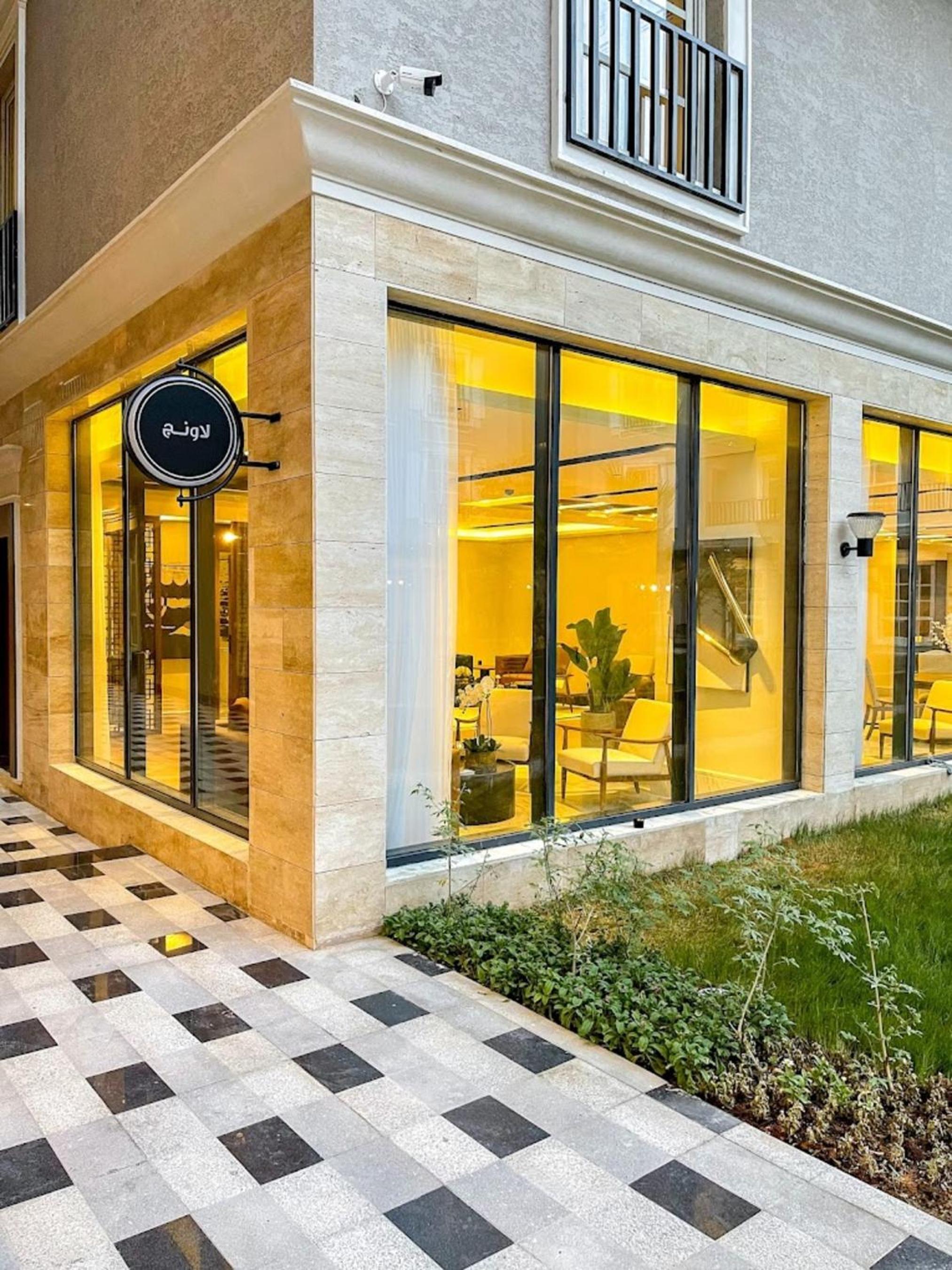 Elegant 3BR Apartment near Boulevard NZL108