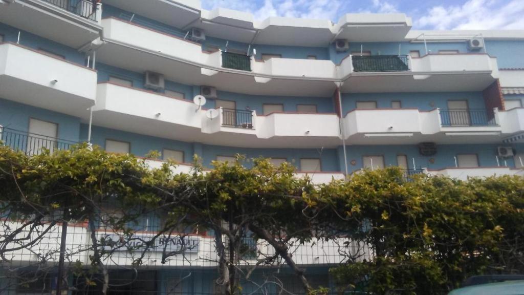 Appartamento con grande terrazza, 100 metri dal mare view 2
